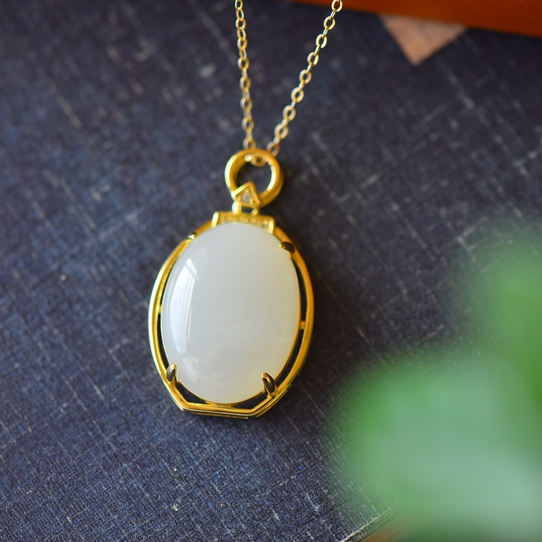 An Exquisite Sterling Silver-Gold Plated Inlaid White Jade Necklace: An Exquisite Sterling Silver-Gold Plated Inlaid White Jade Necklace,Size:18mmx30mm 纯银镀金镶白玉项链