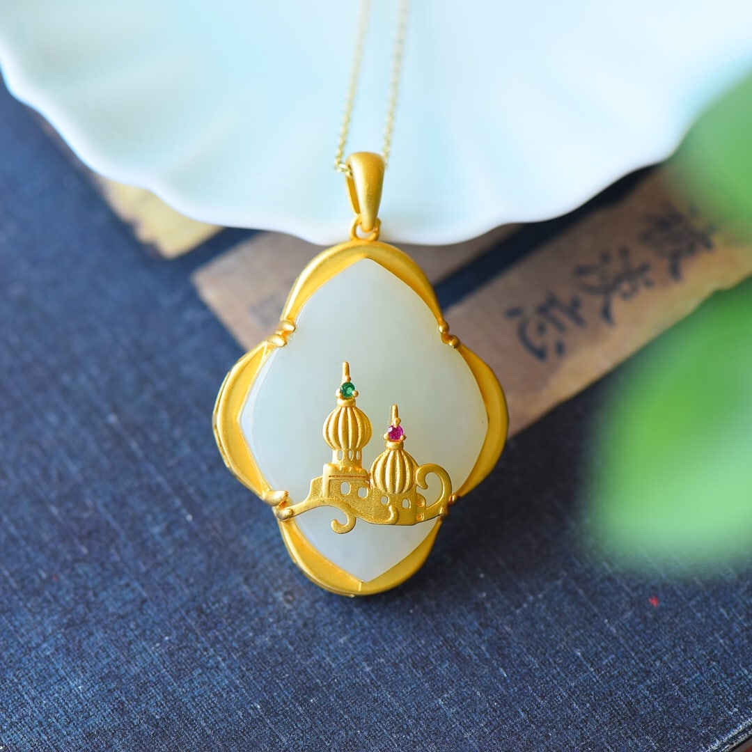 An Exquisite Sterling Silver-Gold Plated Inlaid White Jade Necklace: An Exquisite Sterling Silver-Gold Plated Inlaid White Jade Necklace,Size:29mmx44mm 纯银镀金镶白玉项链