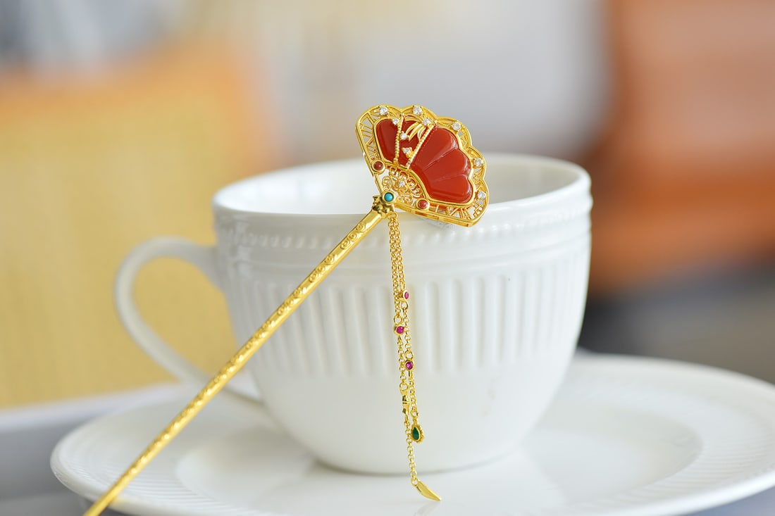 An Exquisite Sterling Silver-Gold Plated Inlaid Red Agate Hairpin,Inlaid Diamond: An Exquisite Sterling Silver-Gold Plated Inlaid Red Agate Hairpin,Inlaid Diamond,Size:15mmx28mm