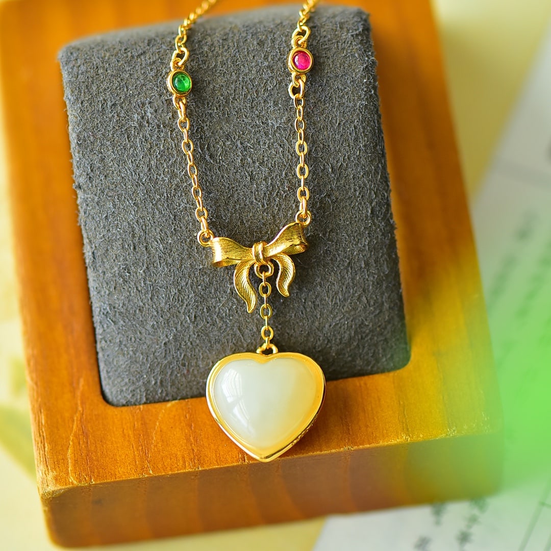 An Exquisite Sterling Silver-Gold Plated Inlaid White Jade Necklace: An Exquisite Sterling Silver-Gold Plated Inlaid White Jade Necklace,Size:14mmx28mm 纯银镀金镶白玉项链