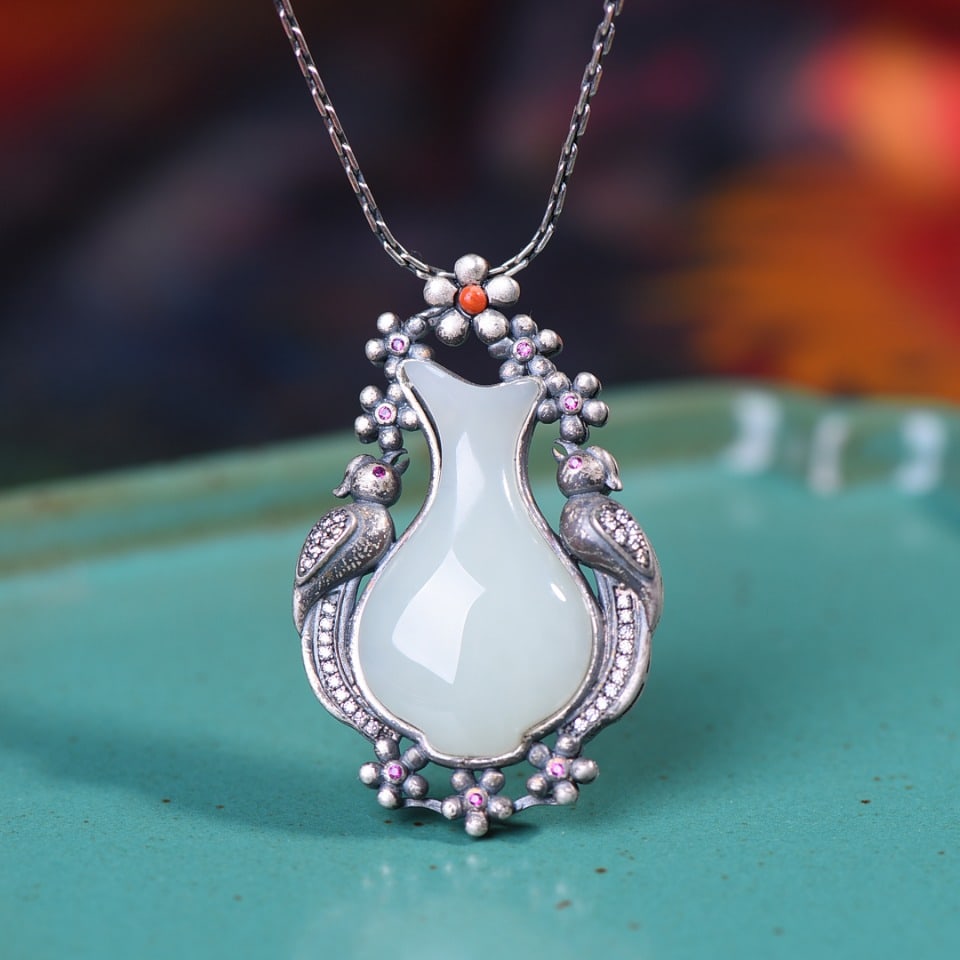 An Exquisite Sterling Silver Inlaid White Jade Necklace, Inlaid Diamond: An Exquisite Sterling Silver Inlaid White Jade Necklace, Inlaid Diamond,Size:17mmx30mm 纯银镶白玉项链,嵌钻石