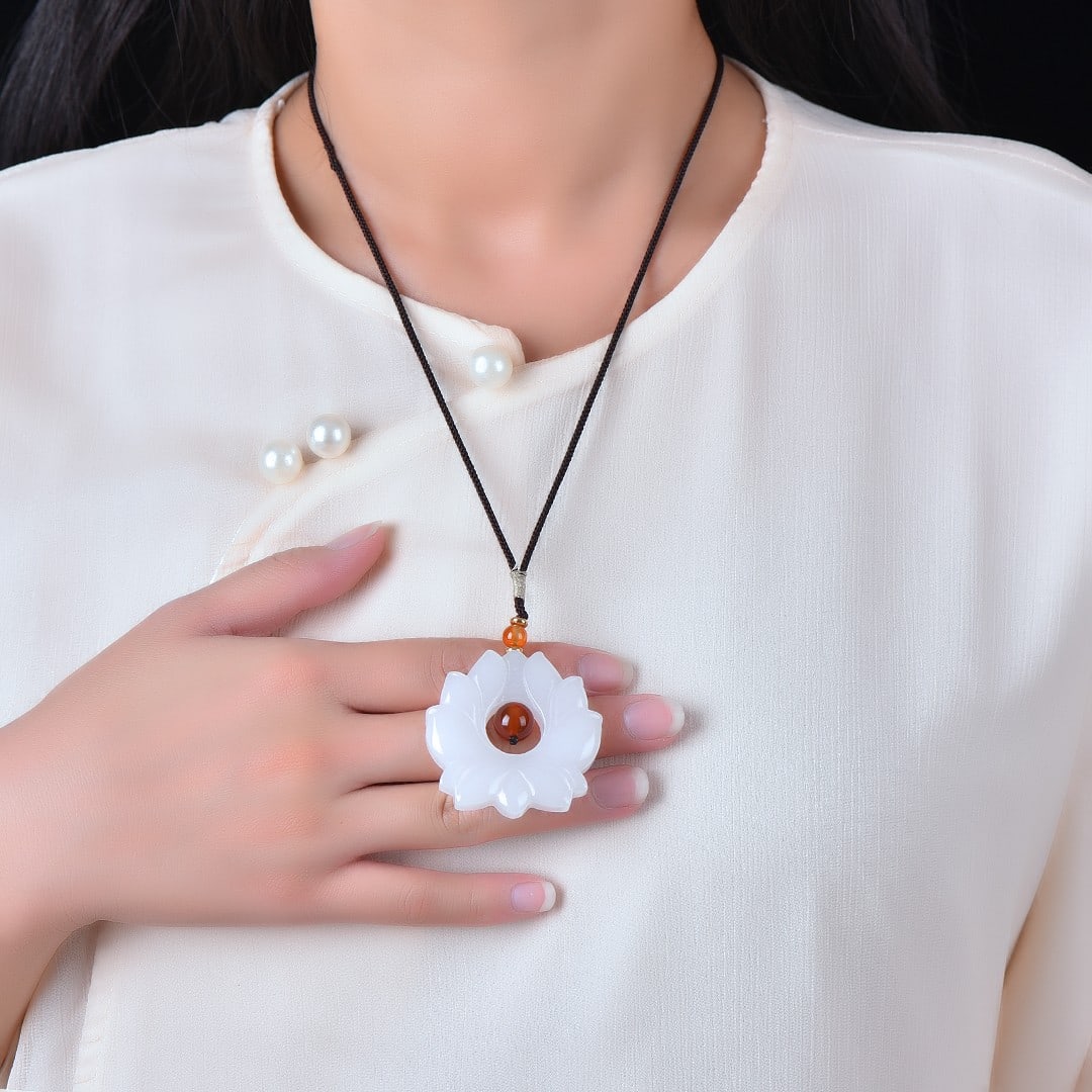 An Exquisite White Jade Lotus Pattern Pendant: An Exquisite White Jade Lotus Pattern Pendant,Size:44mmx44mm 白玉莲花纹挂件