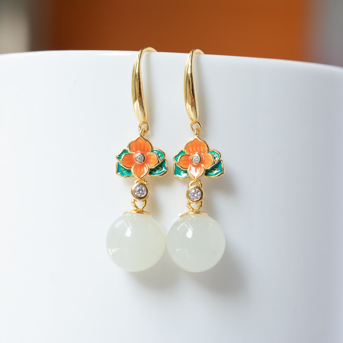 A Pair of Exquisite Sterling Silver-Gold Plated Inlaid White Jade Enamel Earrings,Inlaid Diamond: A Pair of Exquisite Sterling Silver-Gold Plated Inlaid White Jade Enamel Earrings,Inlaid Diamond,Size:10mmx10mm