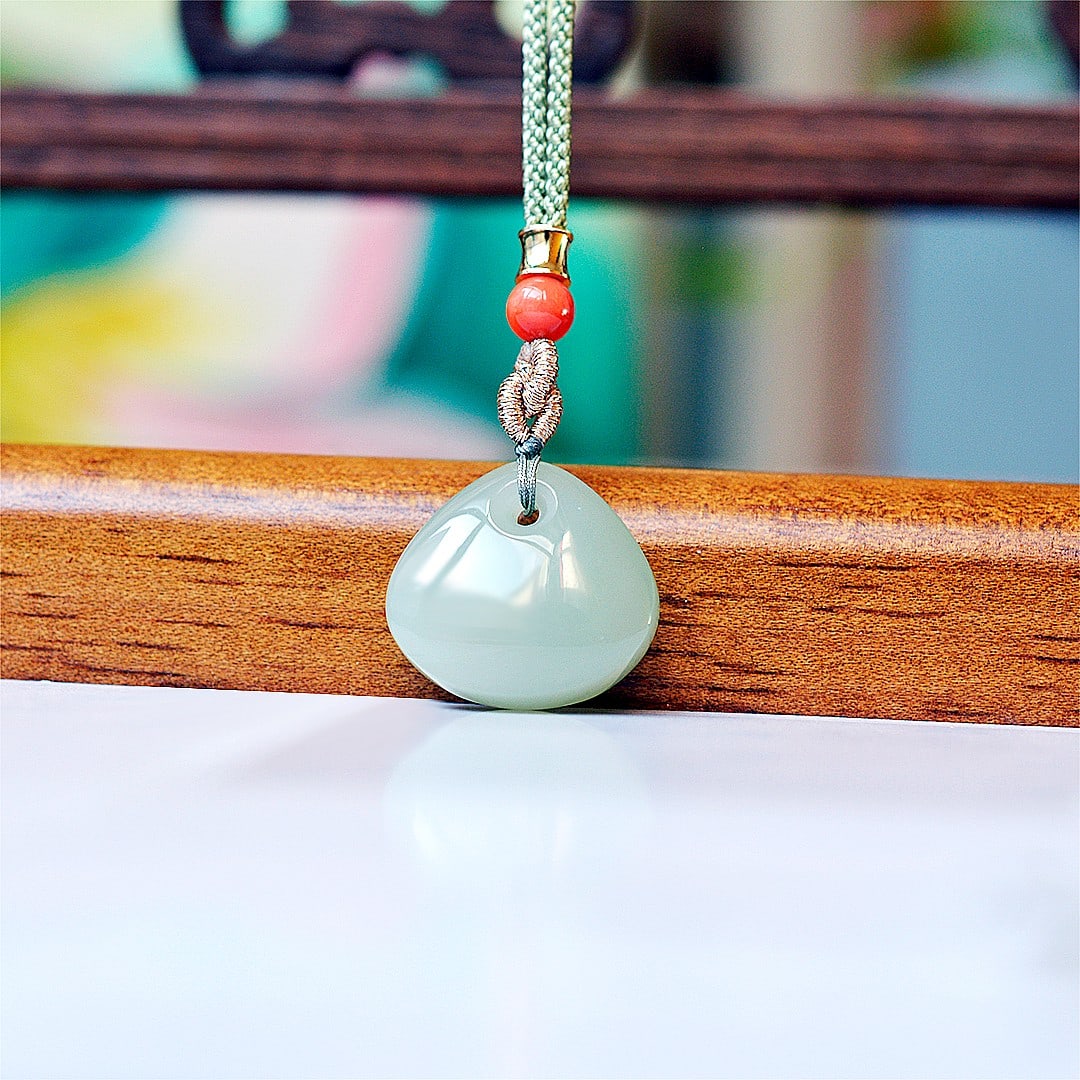An Exquisite White Jade Pendant: An Exquisite White Jade Pendant,Size:20mmx21mm 白玉挂件