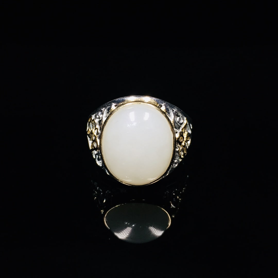 An Exquisite Sterling Silver-Gold Plated Inlaid White Jade Ring: An Exquisite Sterling Silver-Gold Plated Inlaid White Jade Ring,Size:10mmx14mm 纯银镀金镶白玉戒指