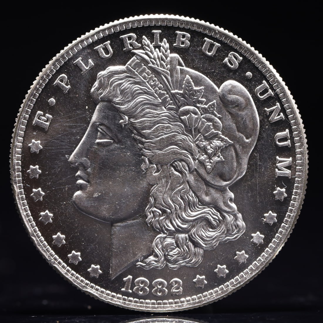 USA Morgan Dollar 1882 Coin: Obv: profile bust with date below and E PLURIBUS UNUM legend and stars around. Rev: eagle with In God we trust above within wreath with UNITED STATES OF AMERICA ONE DOLLAR legend. IN GOD WE TRUST / LI