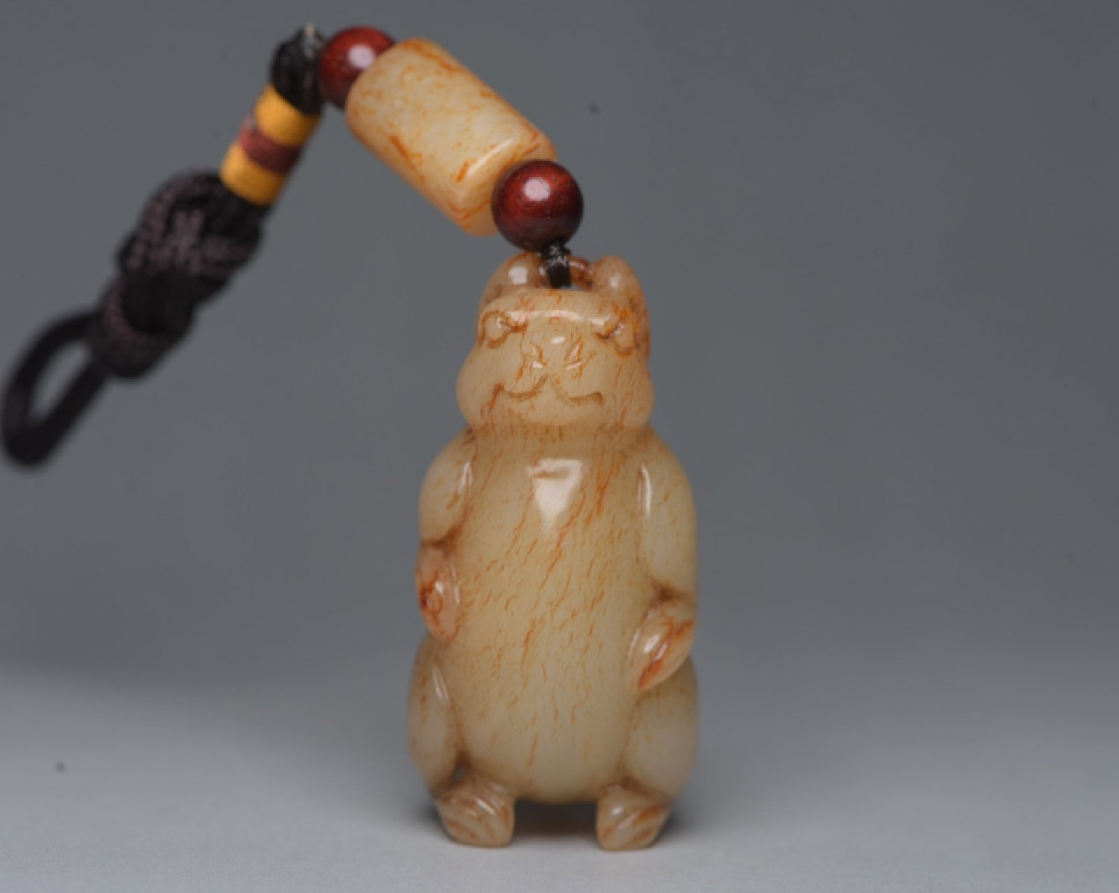 An Exquisite White Jade Beast Ornament: An Exquisite White Jade Beast Ornament,Qing Dynasty,China,Size:2inx1inx1in,Weight:56g 白玉兽摆件,中国清代