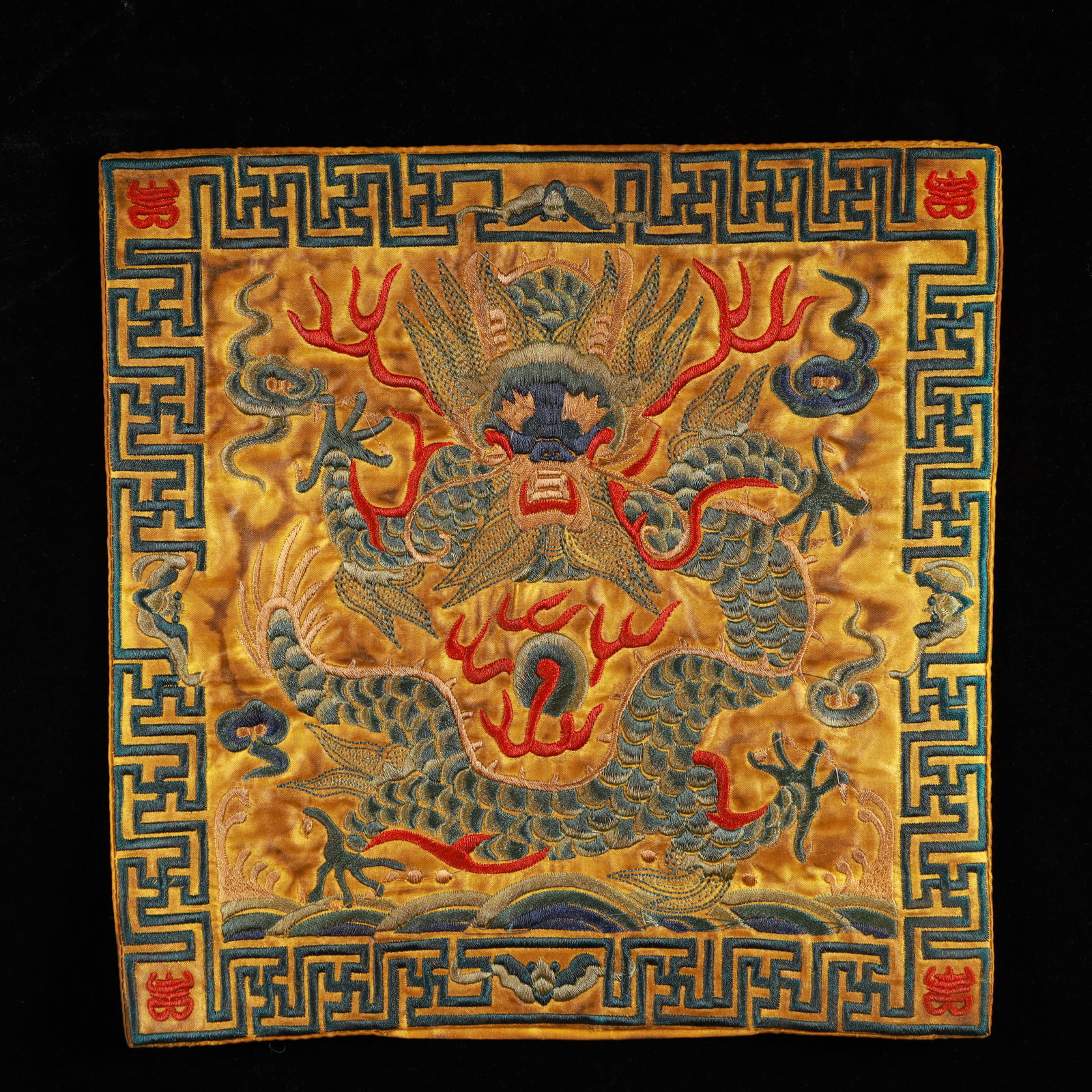 An Exquisite Embroidery Dragon Pattern Civil Official Rank Badges: An Exquisite Embroidery Dragon Pattern Civil Official Rank Badges,Qing Dynasty, China,Size:10.2inx10.2in 刺绣龙官补,中国清代