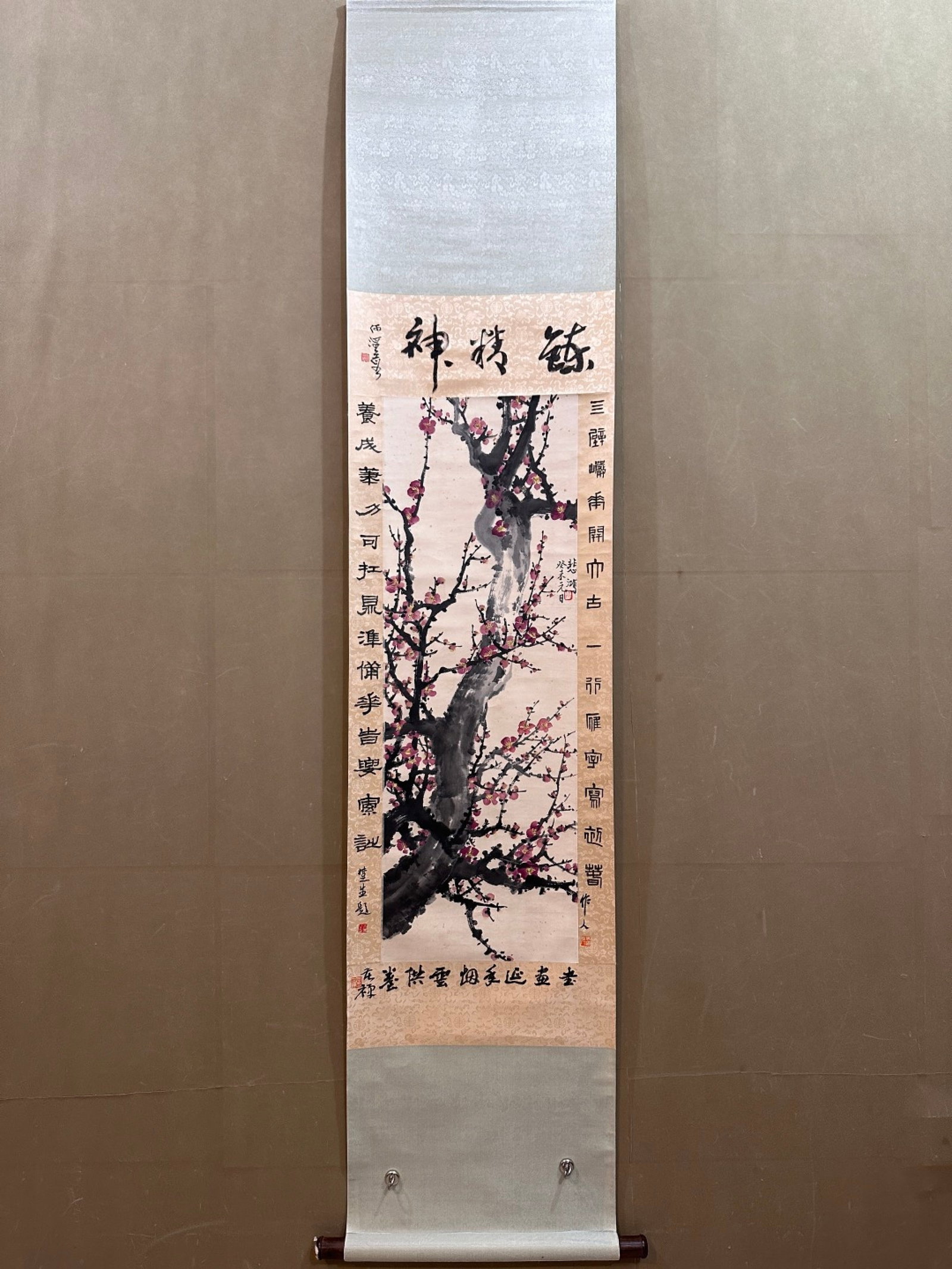 A Chinese Vertical Scroll Ink Painting of Flower on Paper: A Chinese Vertical Scroll Ink Painting of Flower on Paper,Xu Beihong,Size:13.4inx39in 一幅中国水墨花卉画立轴,徐悲鸿