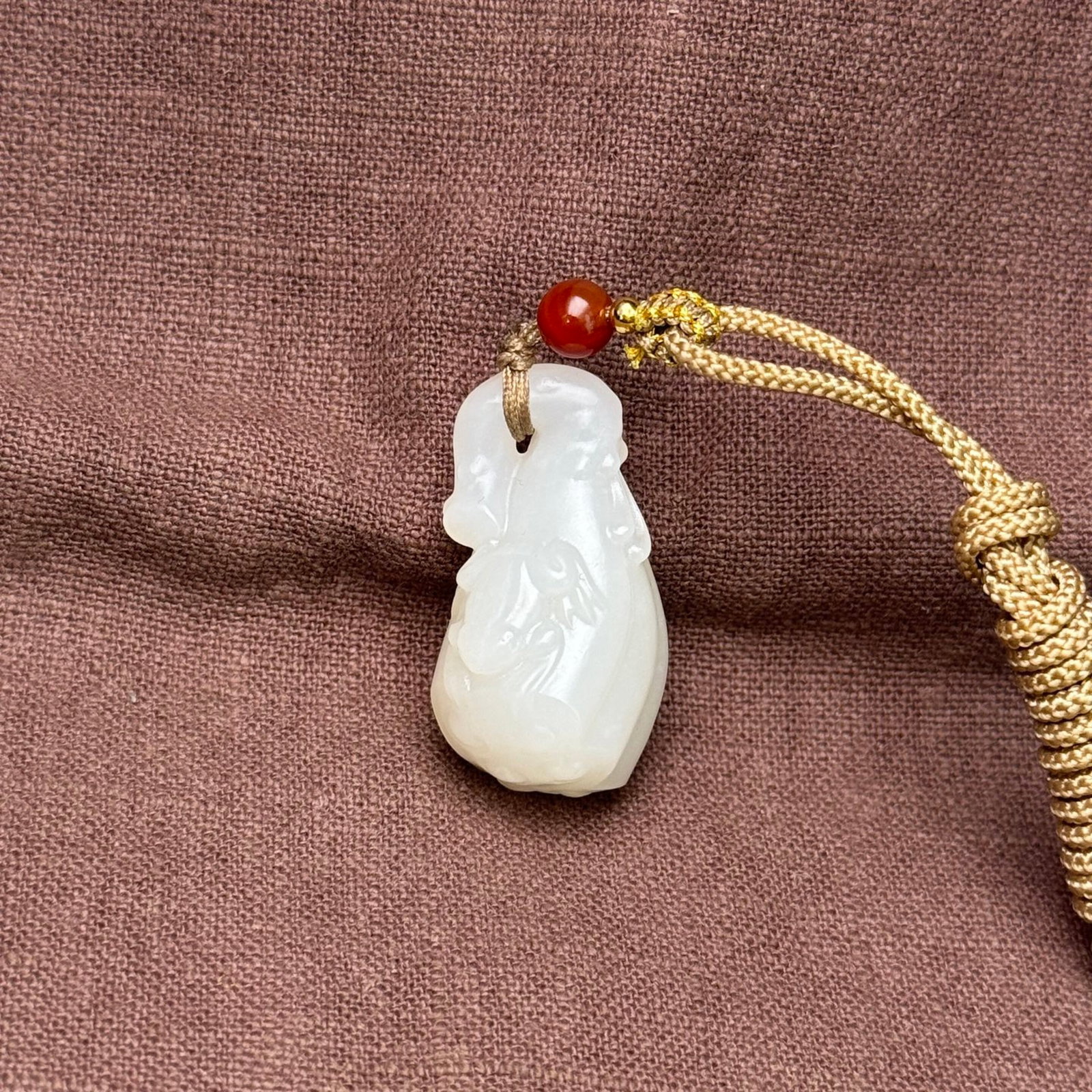 An Exquisite White Jade Pendant: An Exquisite White Jade Pendant,Qing Dynasty,China,Size:36mmx16mmx20mm,Weight:17g 白玉挂件,中国清代