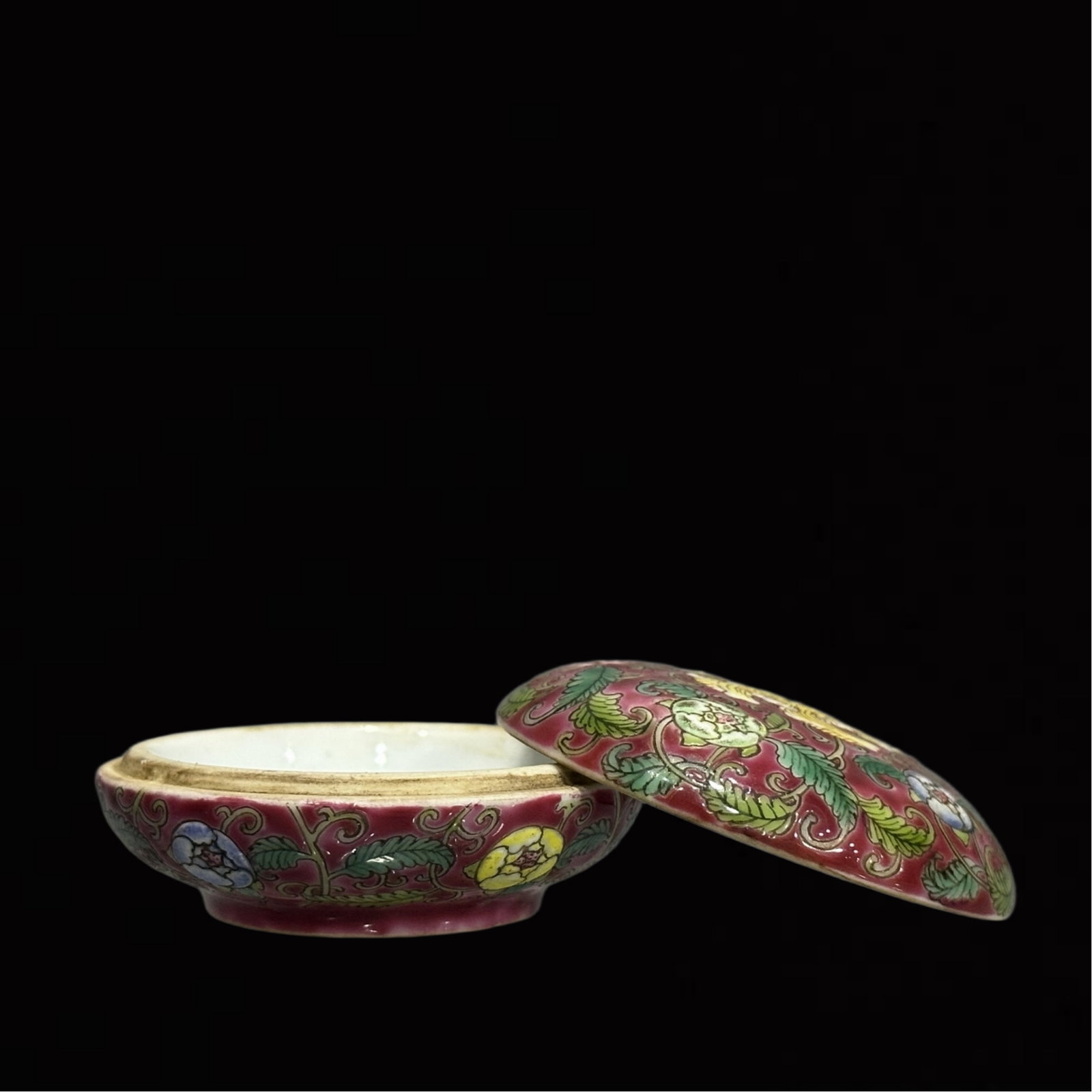 An Exquisite Ruby Red Glazed Flower Pattern Box - 8