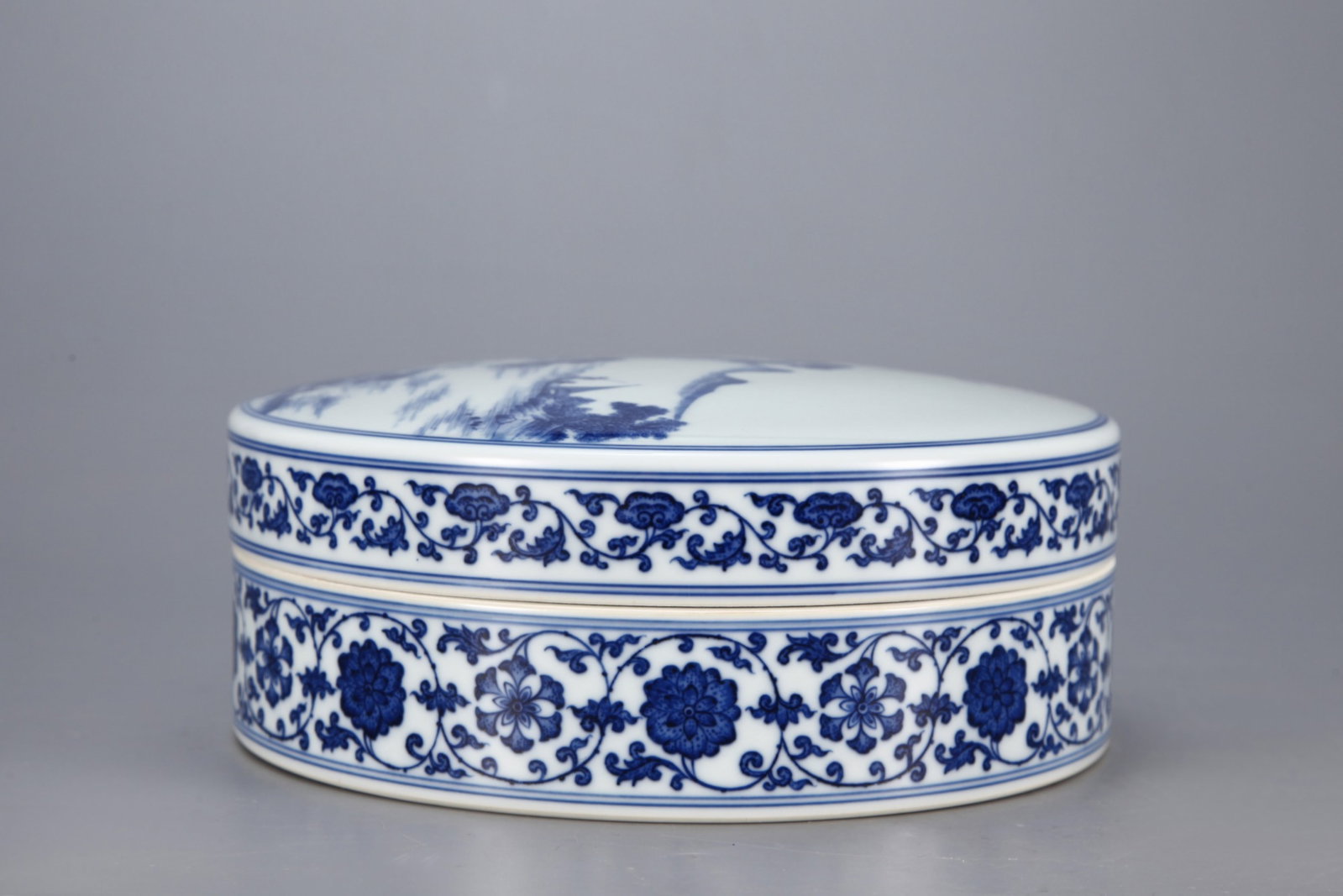 An Exquisite Blue and White Landscape and Figure Pattern Box (1 of 9)