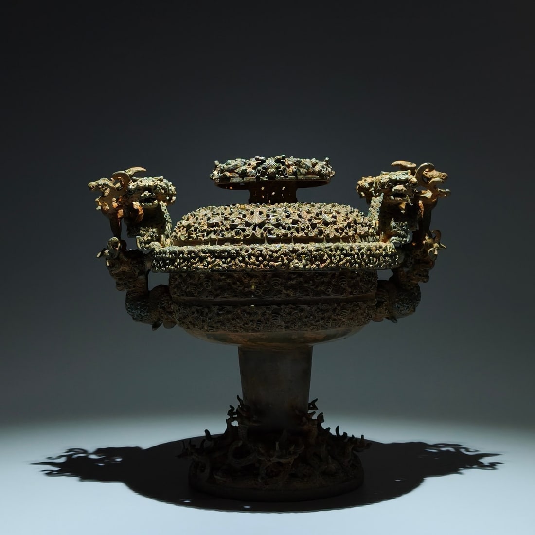 An Archaic Bronze Chi-Dragon Pattern Double-Ears Censer,With Inscription: An Archaic Bronze Chi-Dragon Pattern Double-Ears Censer,With Inscription,the Warring States period in China,Size:11.4inx13inx9.8in 青铜螭龙纹双耳香Ġ