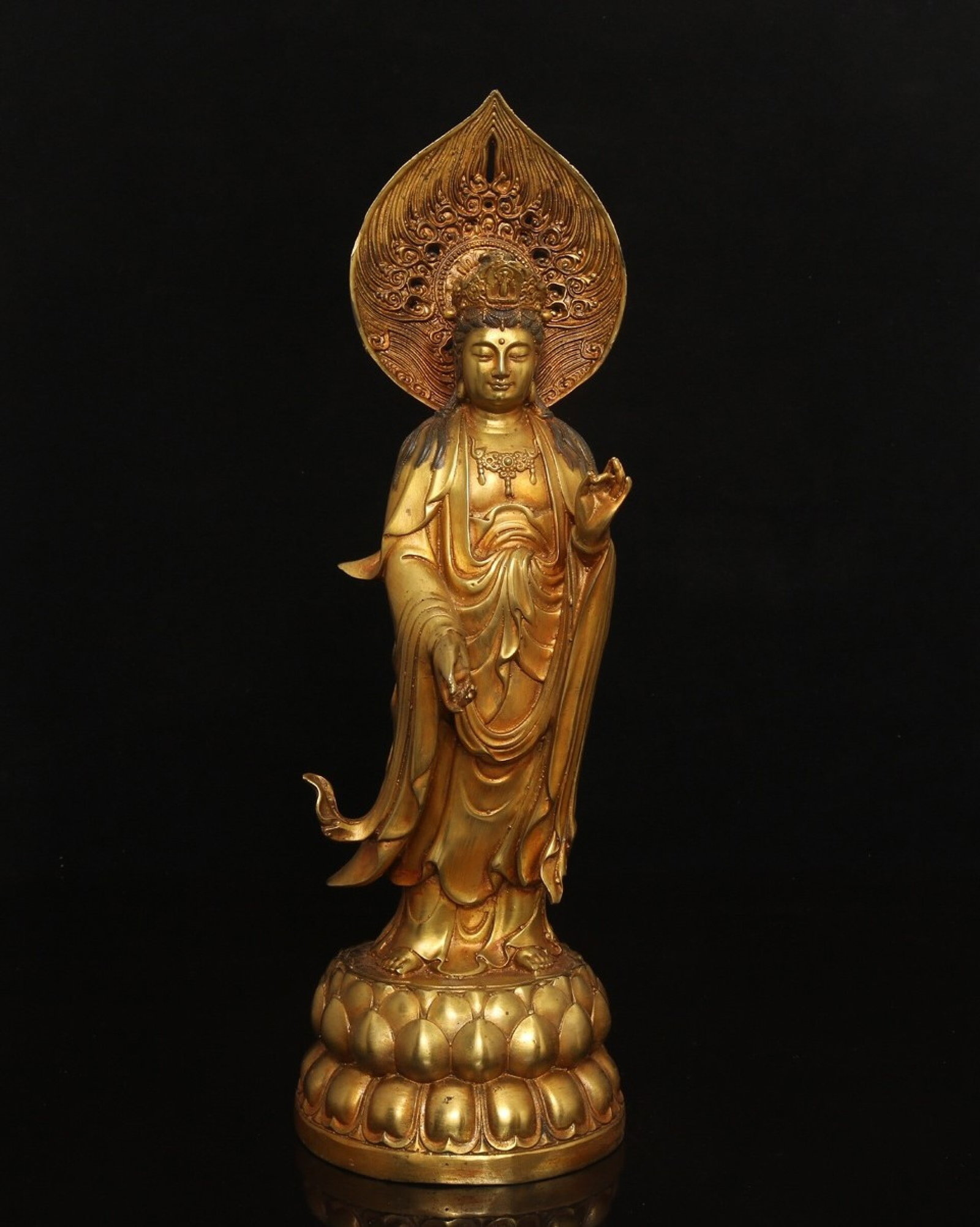 A Solemn Gilt Bronze Statue of Avalokitesvara: A Solemn Gilt Bronze Statue of Avalokitesvara,Qing Dynasty,China,Size:14.4inx4.3in,Weight:1.95kg 铜鎏金观音像,中国清代