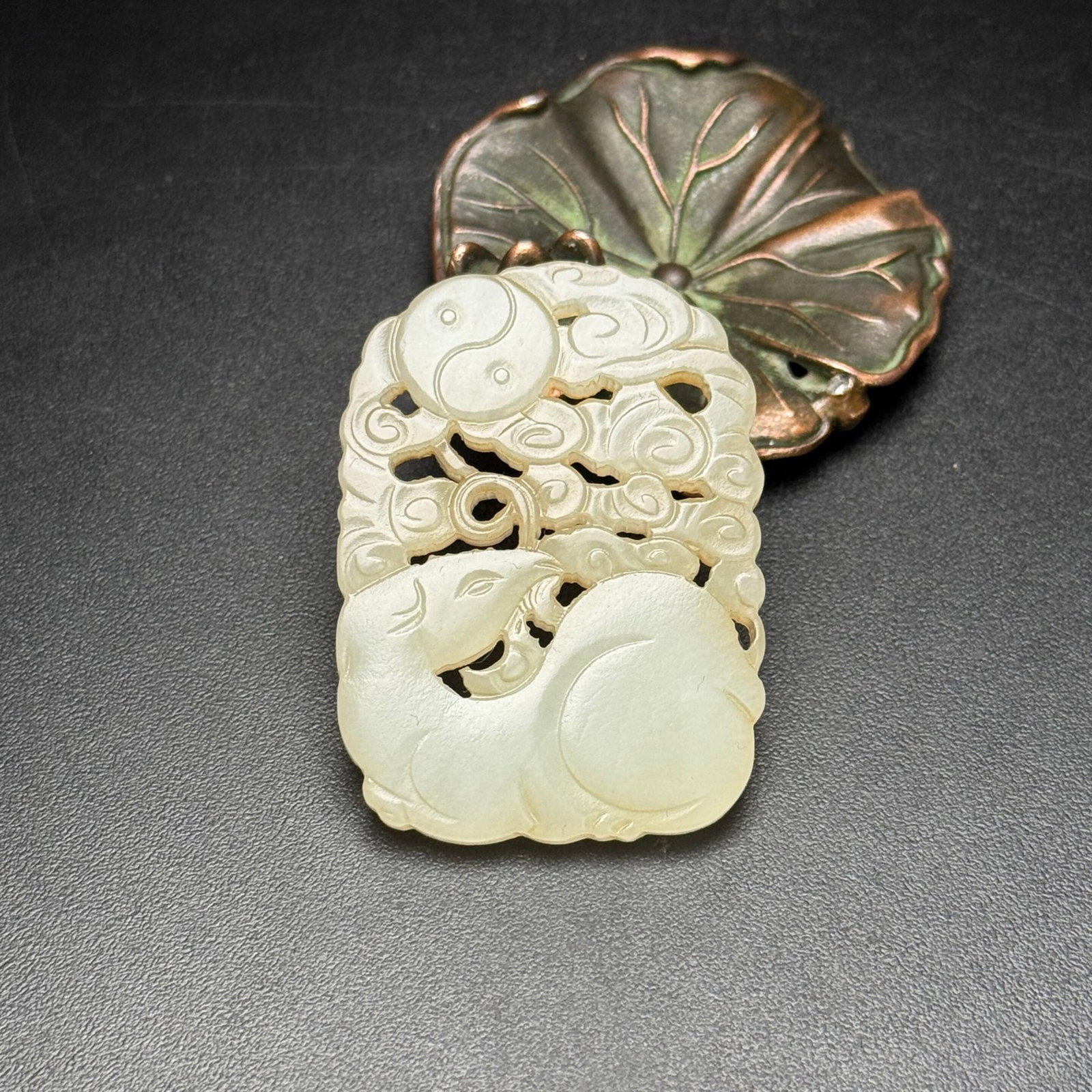 An Exquisite White Jade Auspicious Cloud Pattern Pendant - 2