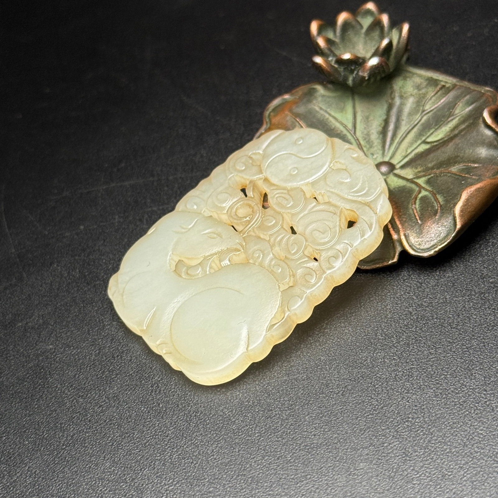 An Exquisite White Jade Auspicious Cloud Pattern Pendant - 3
