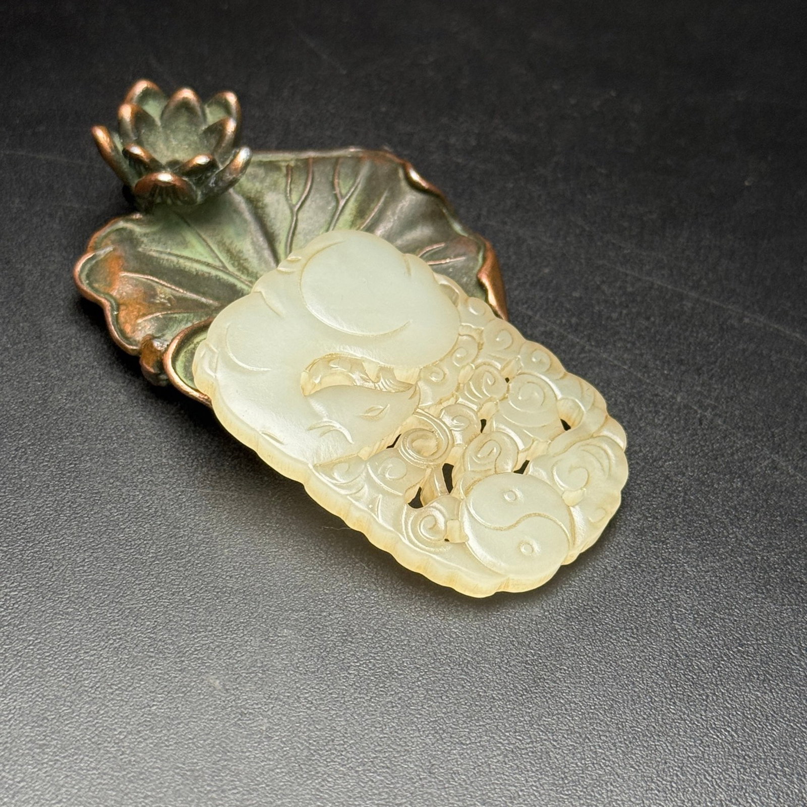 An Exquisite White Jade Auspicious Cloud Pattern Pendant - 4