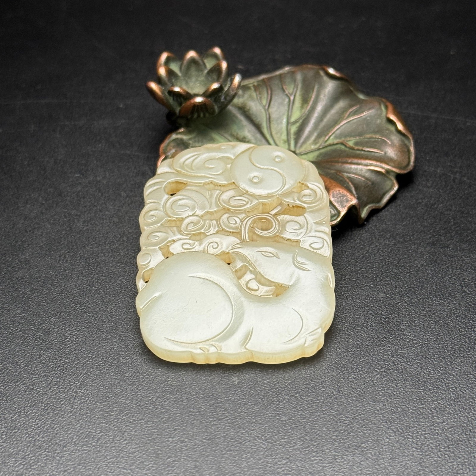 An Exquisite White Jade Auspicious Cloud Pattern Pendant - 6