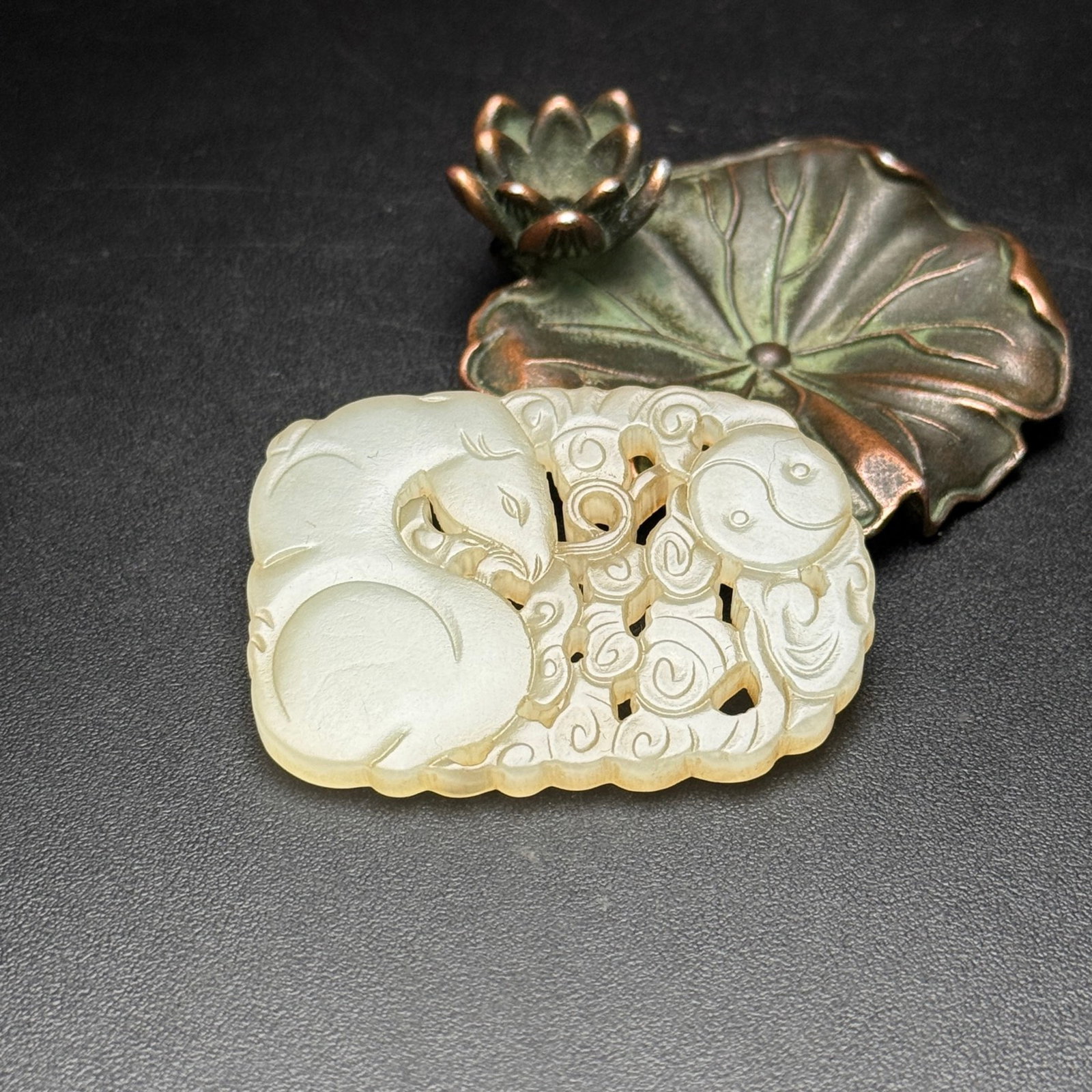 An Exquisite White Jade Auspicious Cloud Pattern Pendant - 7