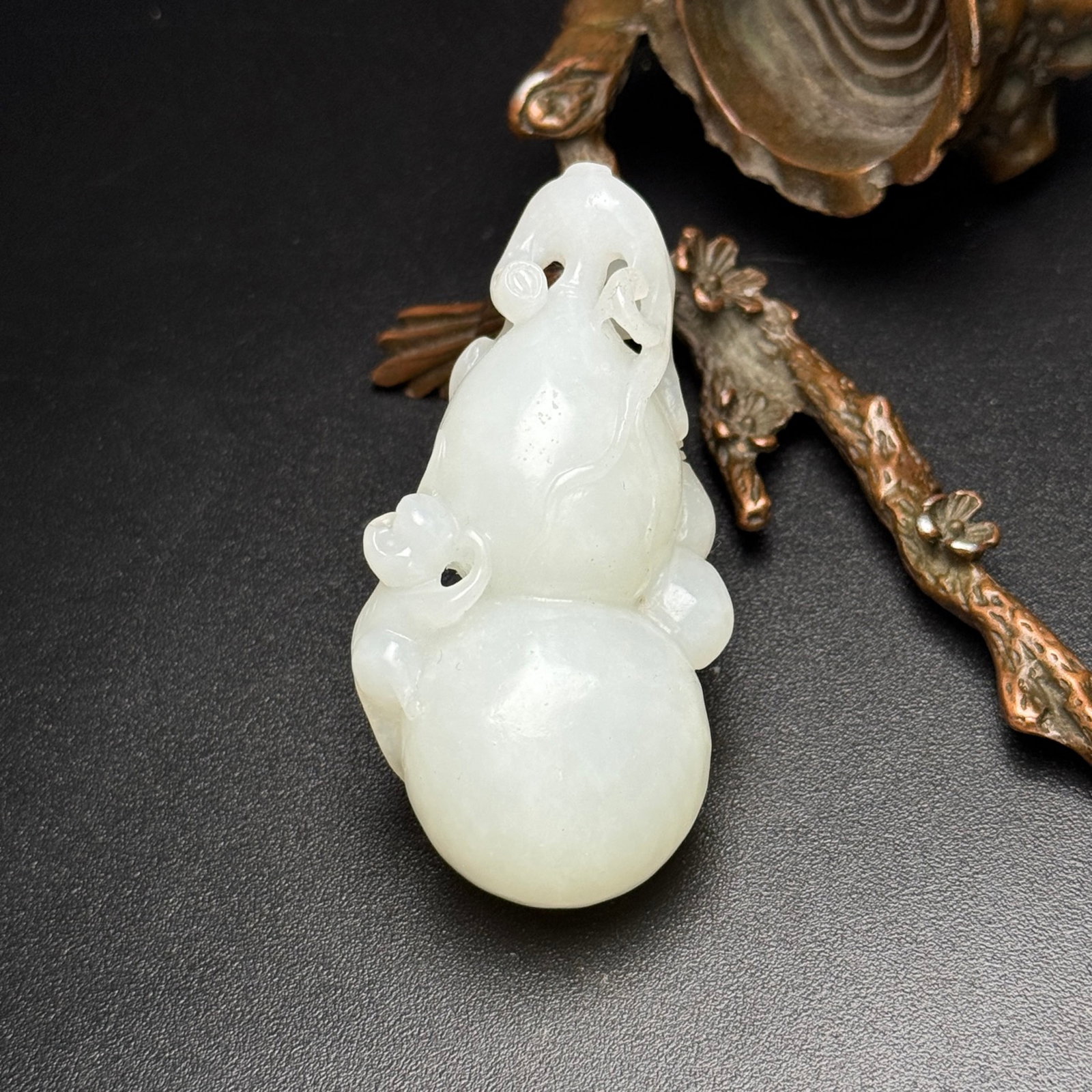 An Exquisite White Jade Gourd Pendant (1 of 7)
