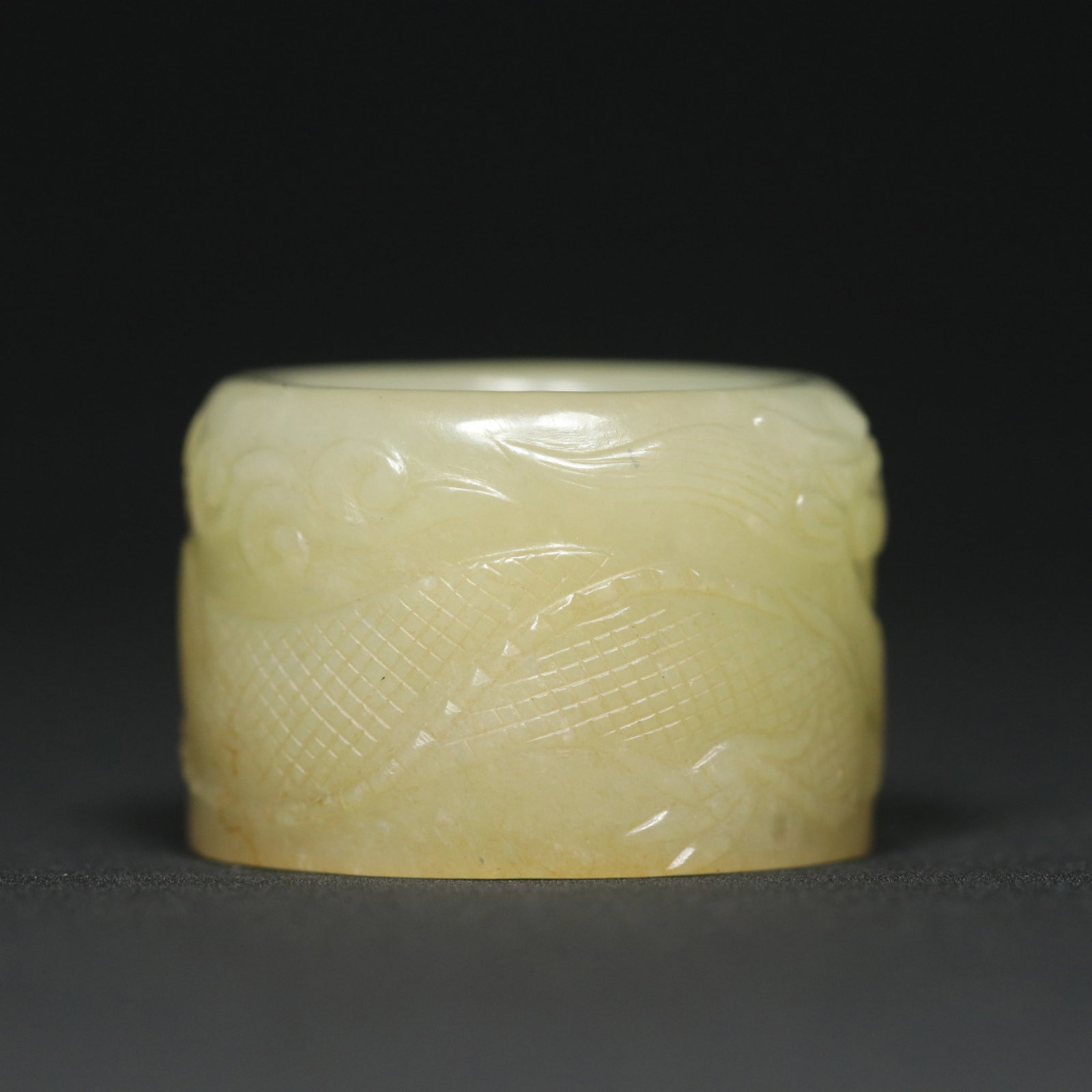 An Exquisite White Jade Dragon Pattern Thumb Ring - 2
