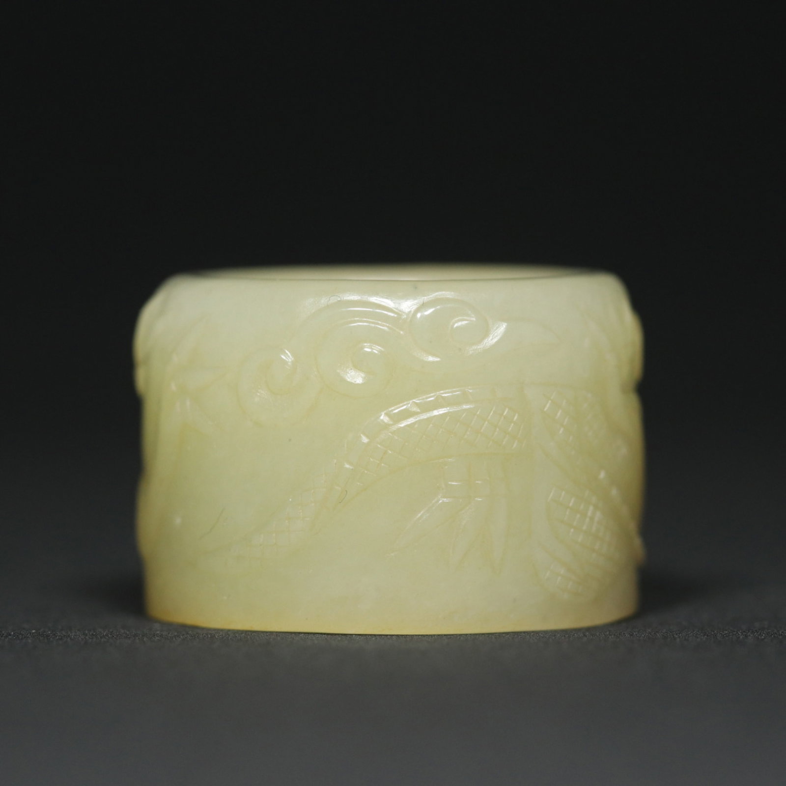 An Exquisite White Jade Dragon Pattern Thumb Ring - 4
