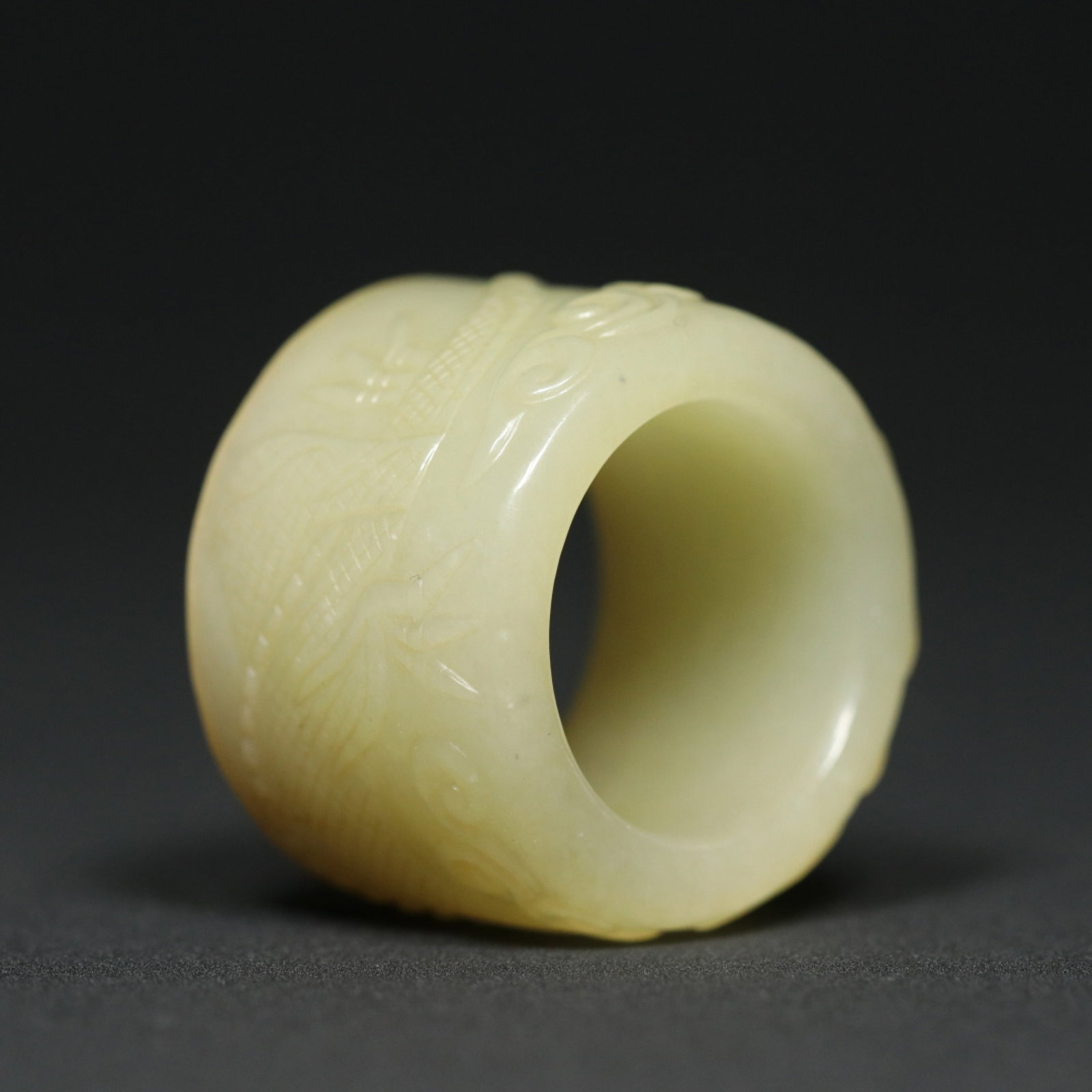 An Exquisite White Jade Dragon Pattern Thumb Ring - 5