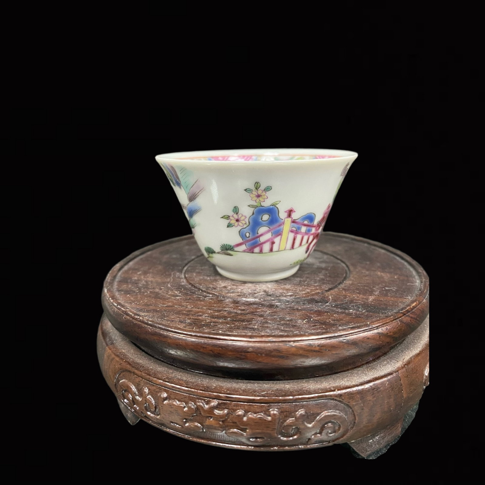 An Exquisite Famille-Rose Figure and Story Pattern Cup: An Exquisite Famille-Rose Figure and Story Pattern Cup,Qing Dynasty,China,Size:2.6inx1.7in 粉彩人物故事纹杯,中国清代