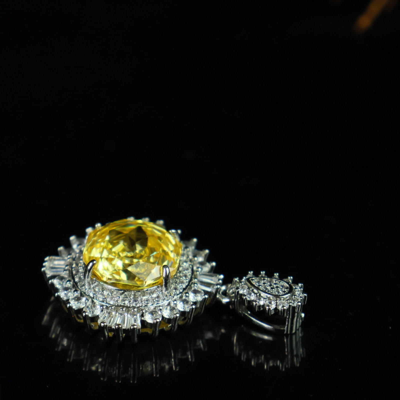 An Exquisite Pendant - 6