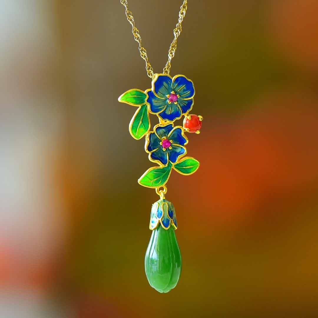 An Exquisite Sterling Silver-Gold Plated Inlaid Jasper Pendant: An Exquisite Sterling Silver-Gold Plated Inlaid Jasper Pendant,Size:8mmx19mm 纯银镀金镶碧玉吊坠