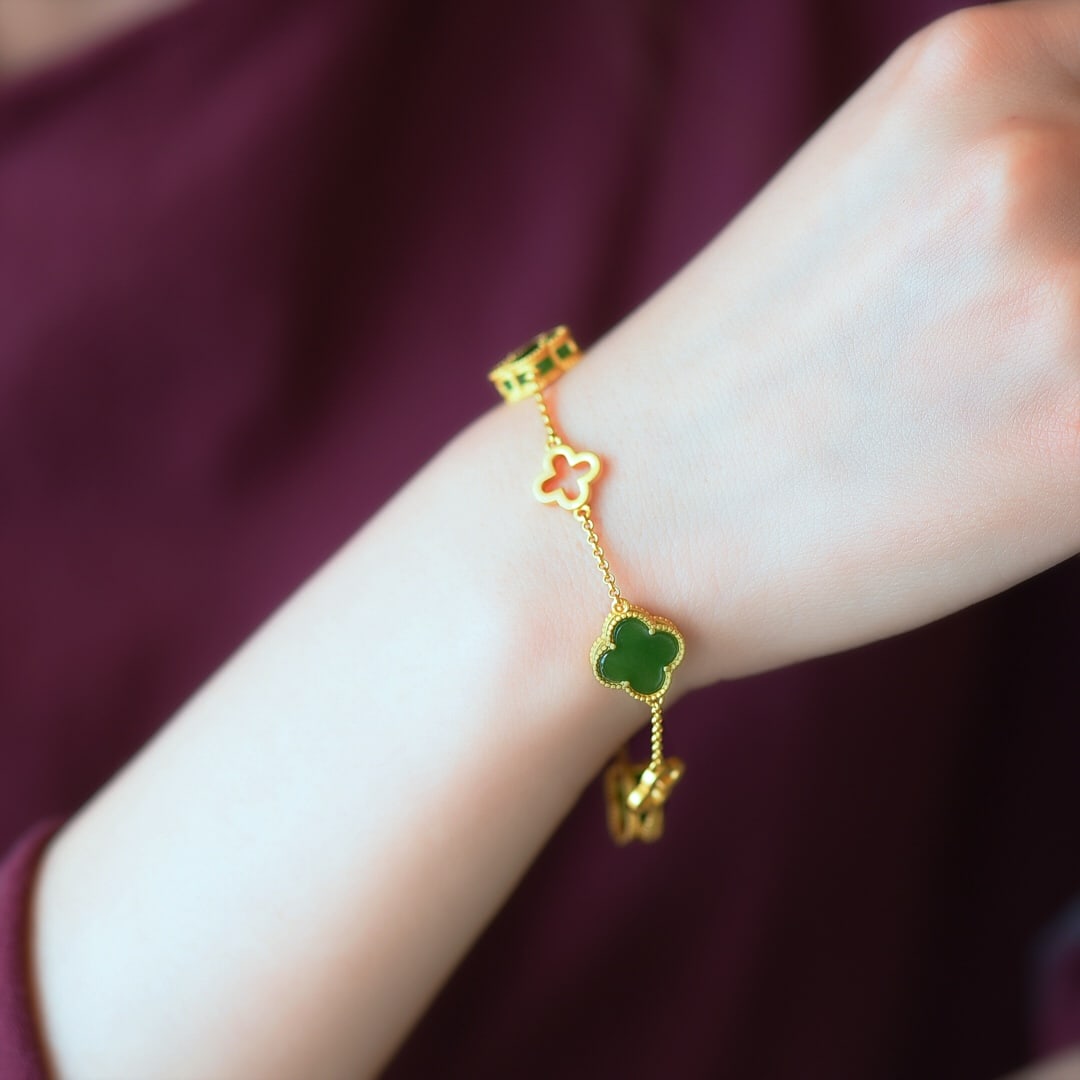 An Exquisite Sterling Silver-Gold Plated Inlaid Jasper Bracelet: An Exquisite Sterling Silver-Gold Plated Inlaid Jasper Bracelet 纯银镀金镶碧玉手链