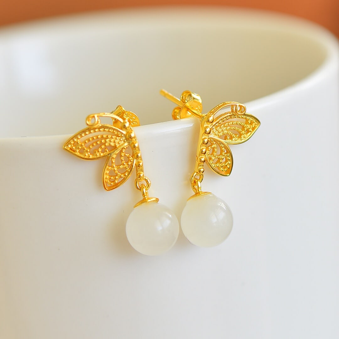 A Pair of Exquisite Sterling Silver-Gold Plated Inlaid White Jade Earrings: A Pair of Exquisite Sterling Silver-Gold Plated Inlaid White Jade Earrings,Size:8mmx8mm 一对纯银镀金镶白玉耳环
