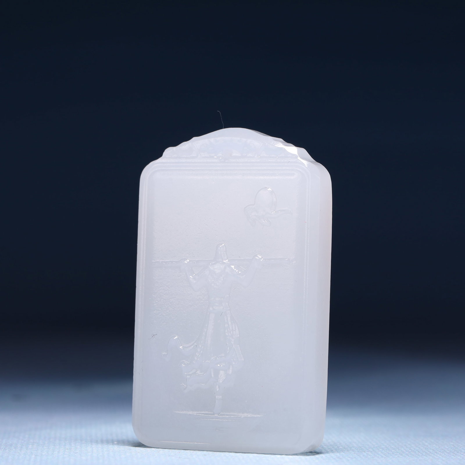 An Exquisite White Jade Figure Pattern Pendant - 2