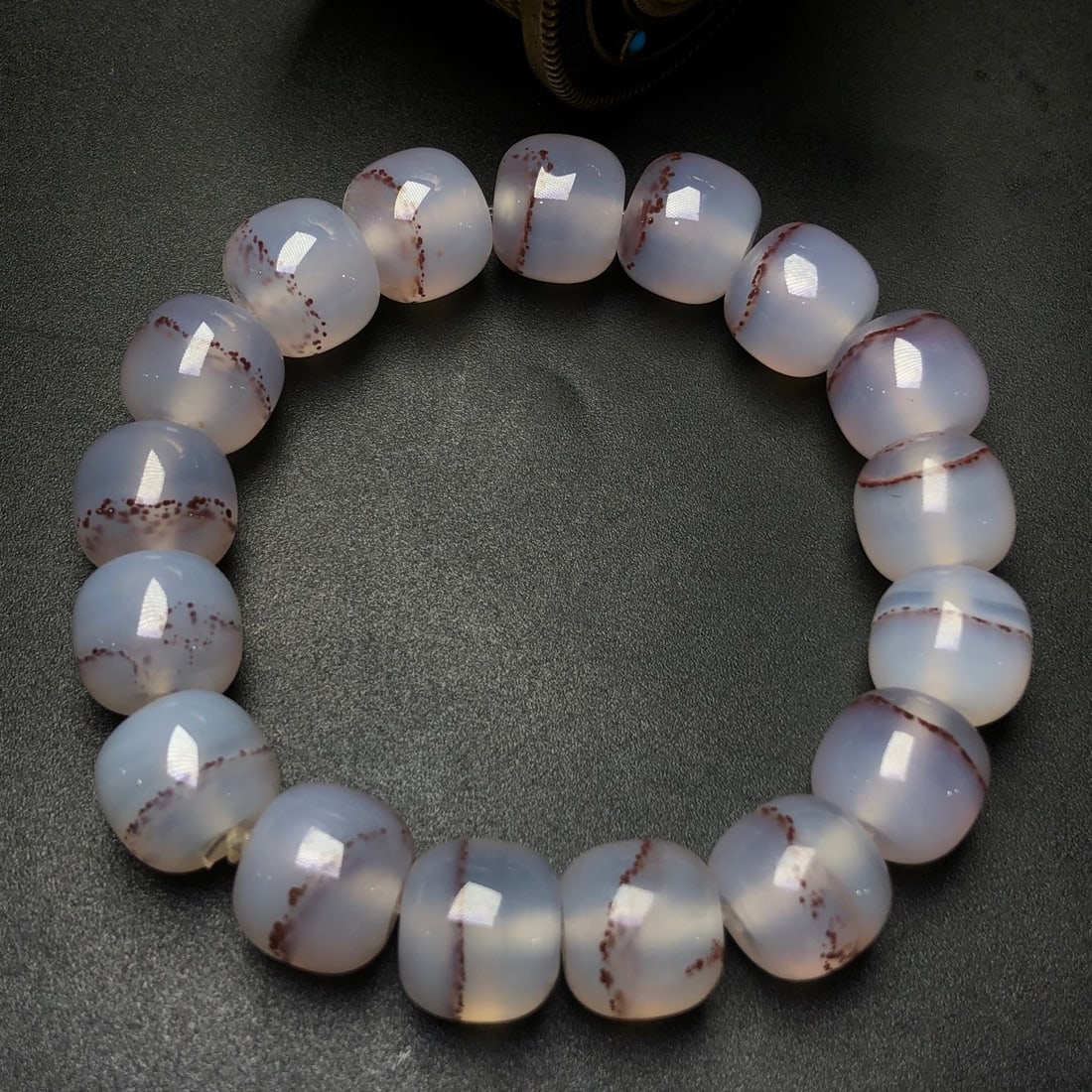 An Exquisite Agate Bracelet - 4