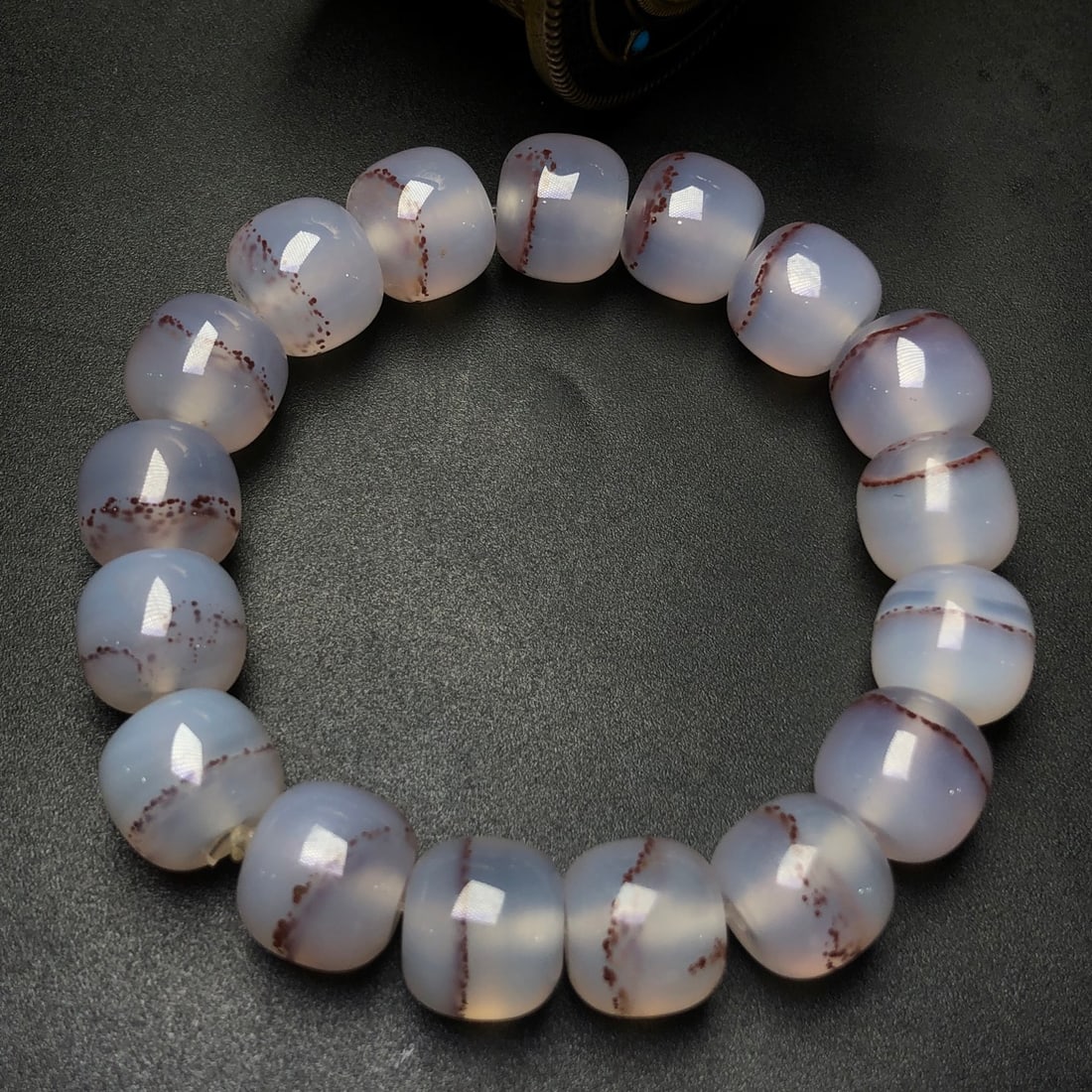 An Exquisite Agate Bracelet - 5