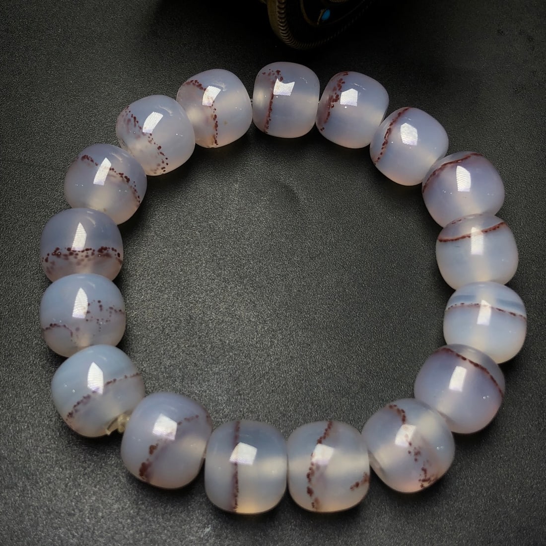 An Exquisite Agate Bracelet - 6