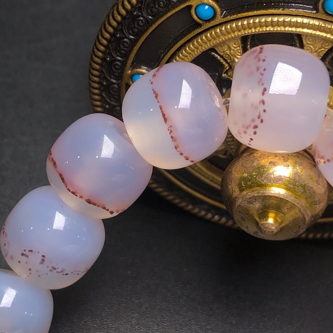 An Exquisite Agate Bracelet - 8