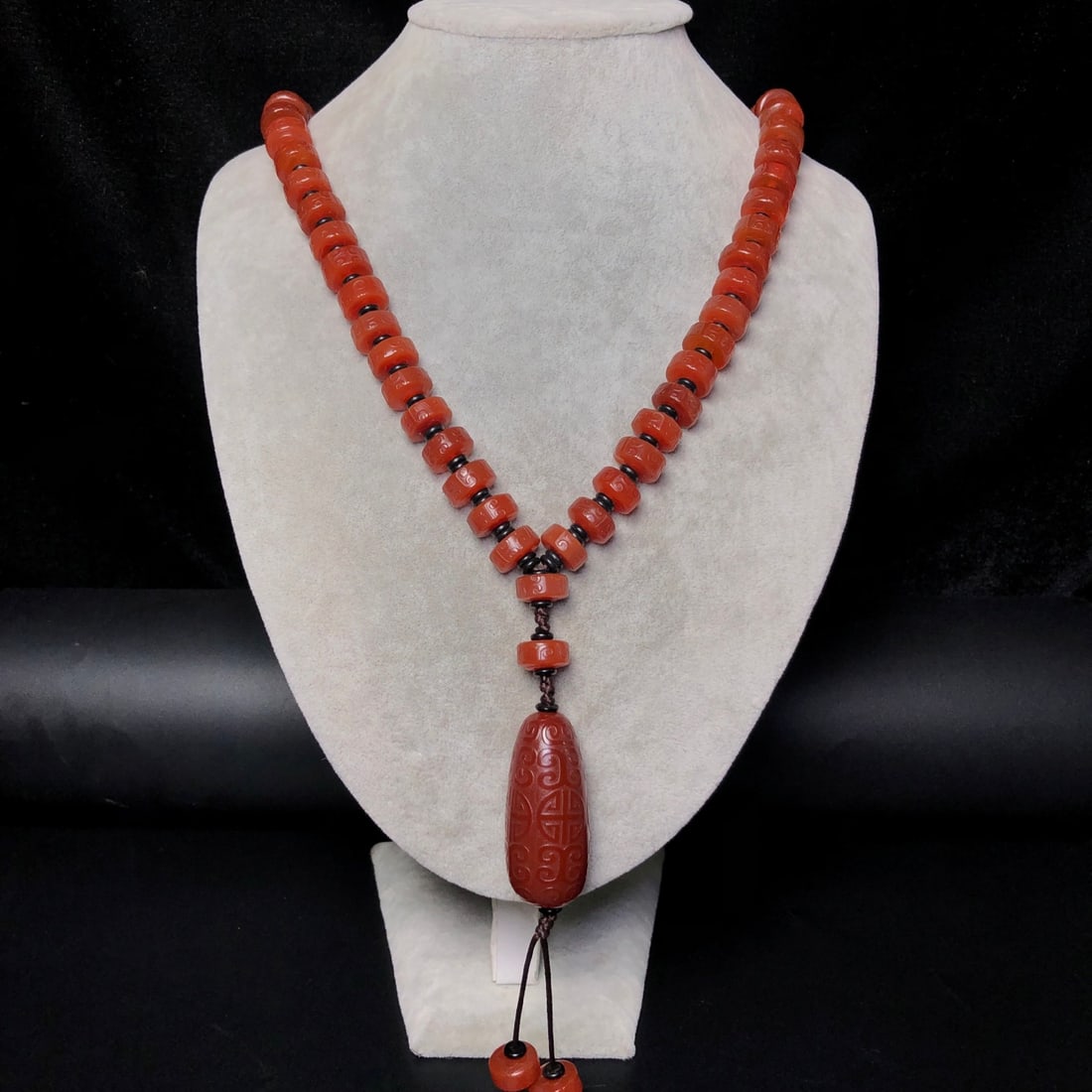 A Precious Agate Necklace - 9