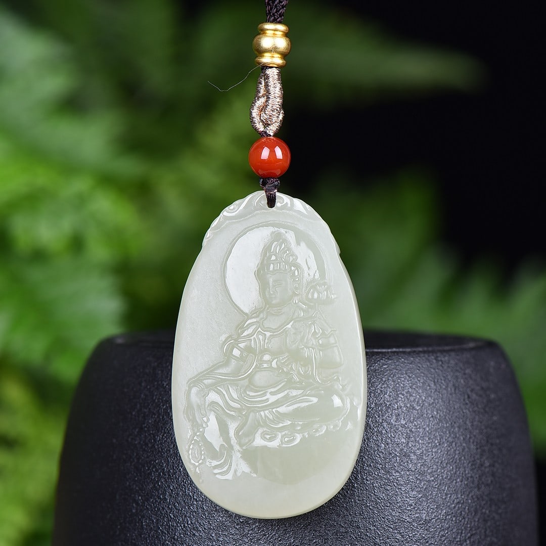 An Exquisite White Jade Statue of Avalokitesvara Pendant: An Exquisite White Jade Statue of Avalokitesvara Pendant,Size:38mmx49mm 白玉观音像挂件
