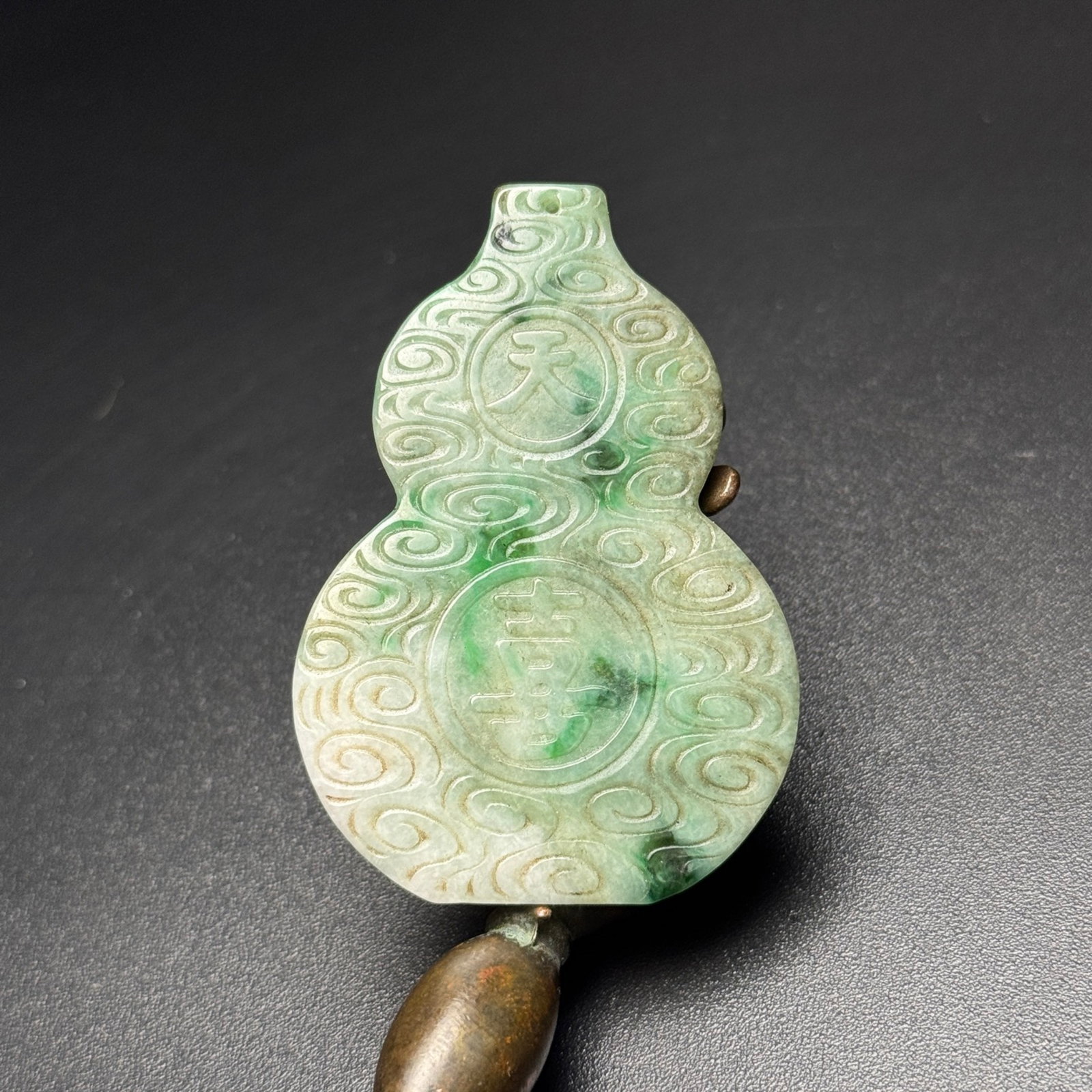 An Exquisite Jadeite Auspicious Cloud Pattern Gourd Pendant - 2