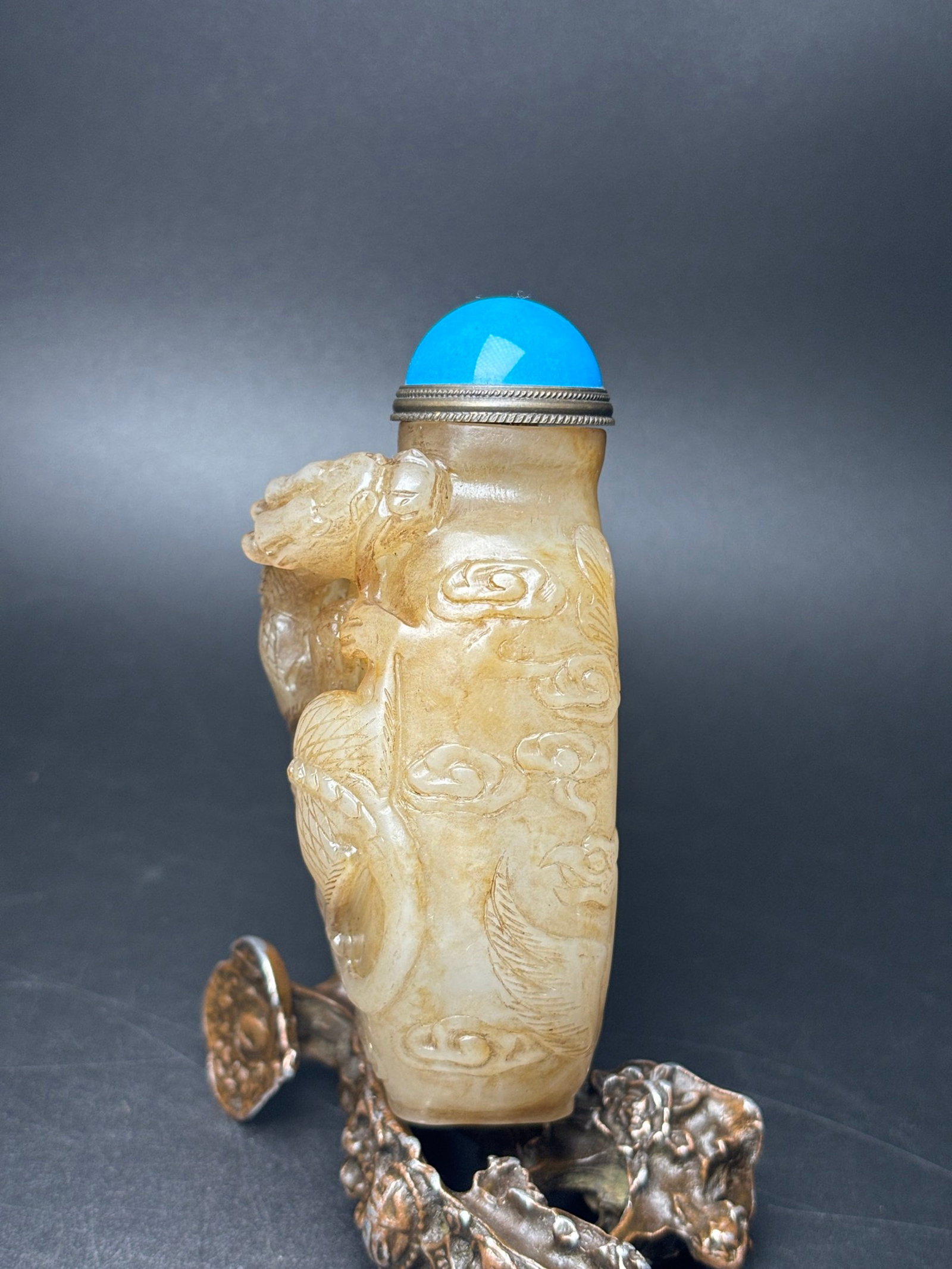 An Exquisite White Jade Dragon Pattern Snuff Bottle - 2