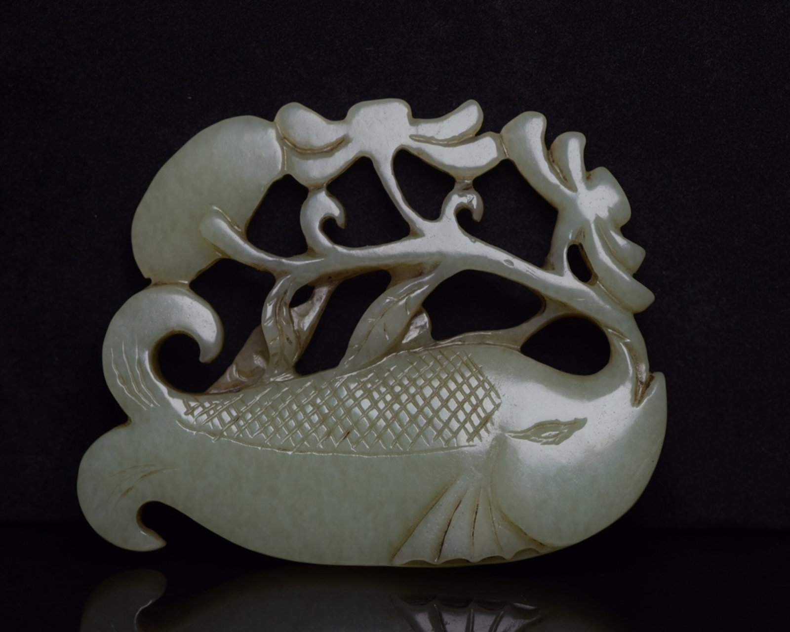 An Exquisite White Jade Fish Pattern Pendant - 2