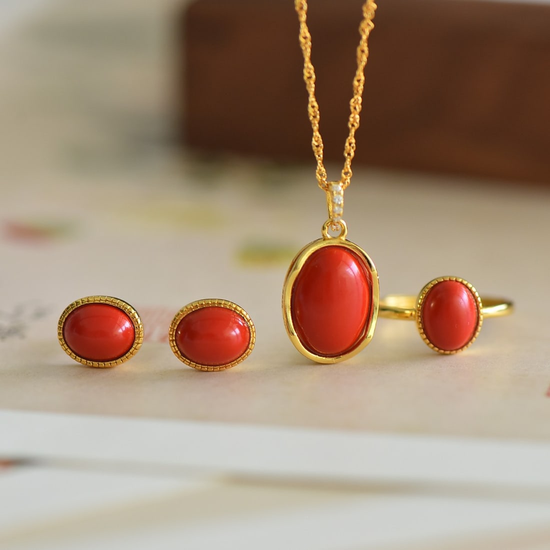 A Set of Fine Sterling Silver-Gold Plated Inlaid Cinnabar Jewelry: A Set of Fine Sterling Silver-Gold Plated Inlaid Cinnabar Jewelry,Size:( Pendant)10mmx14mm,( Earrings)8mmx10mm,( Ring)7mmx9mm 一套纯银镀金镶朱砂&#