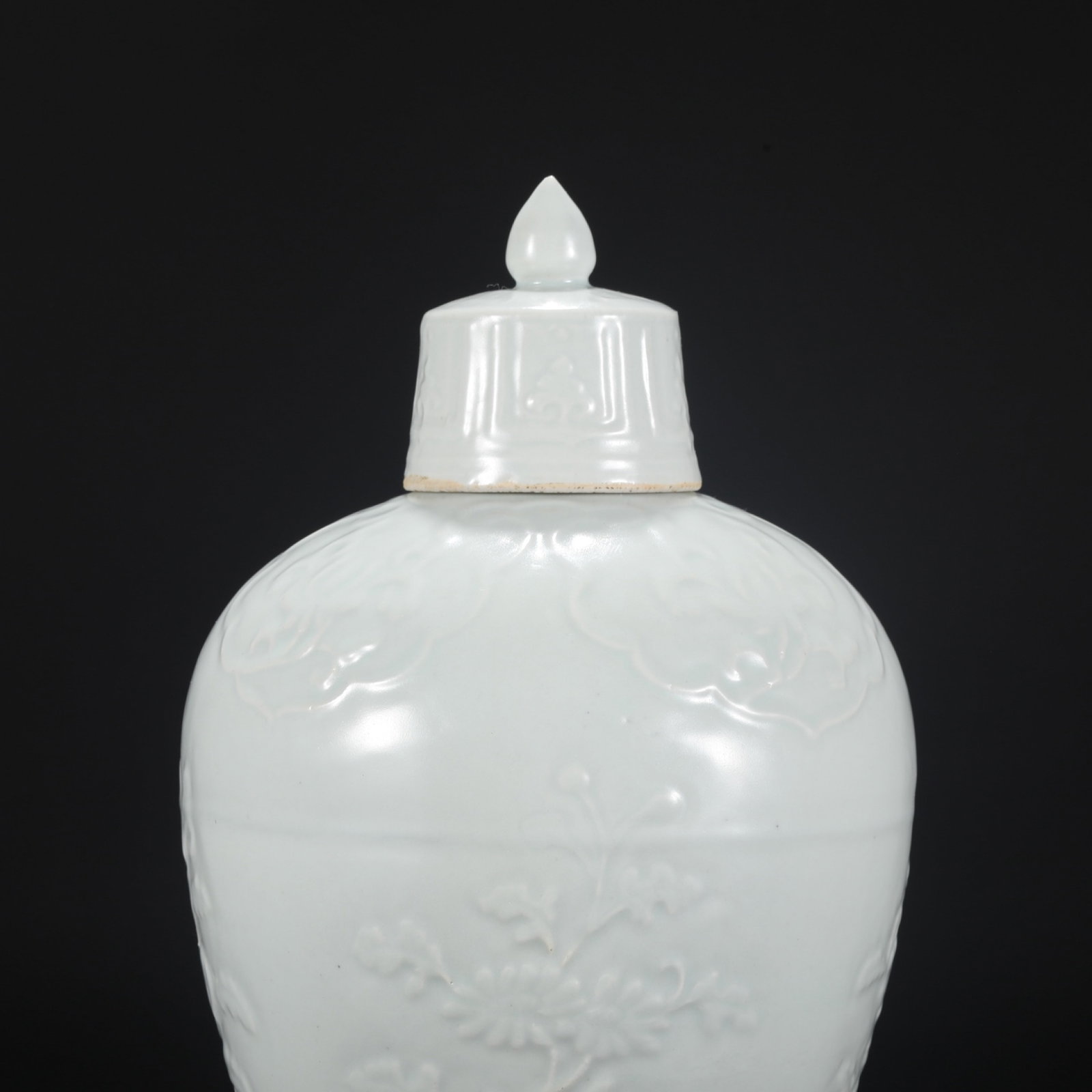 An Exquisite White Glazed Flower Pattern Bottle - 3
