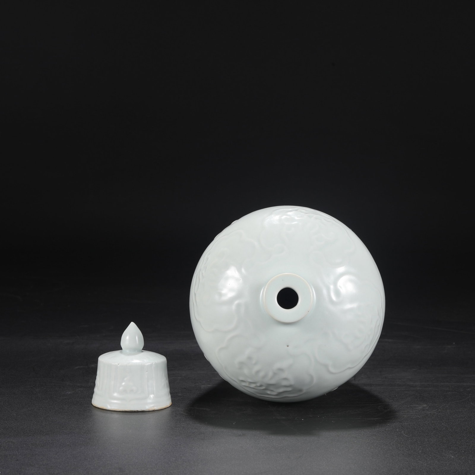 An Exquisite White Glazed Flower Pattern Bottle - 4