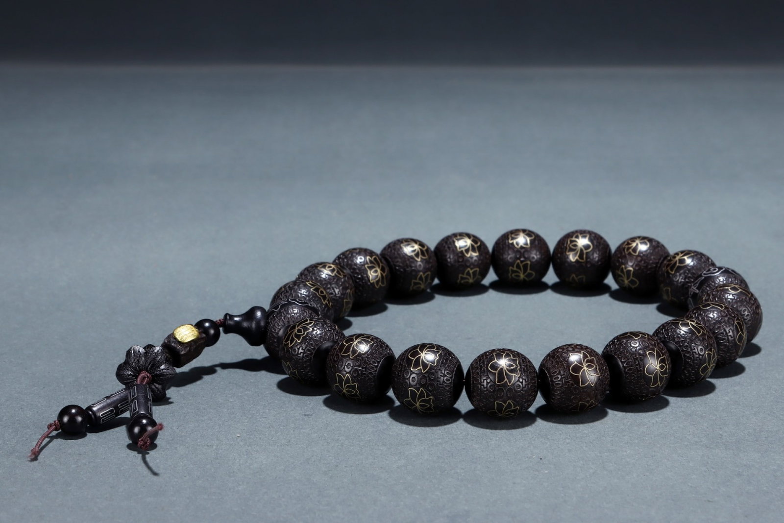 A Rare Eaglewood Lotus Pattern Bracelets - 2