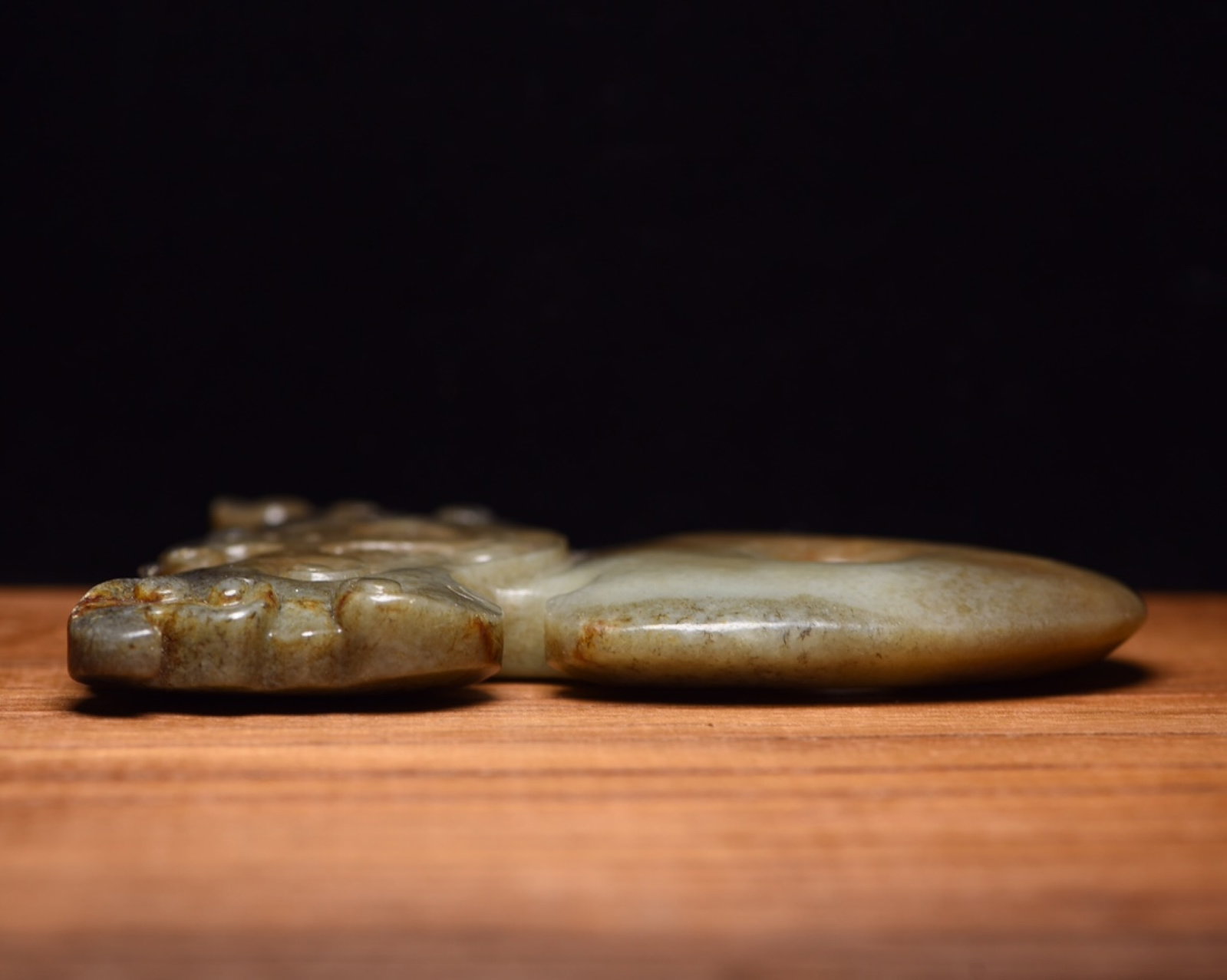 An Exquisite White Jade Beast-Face Pattern Sword - 3