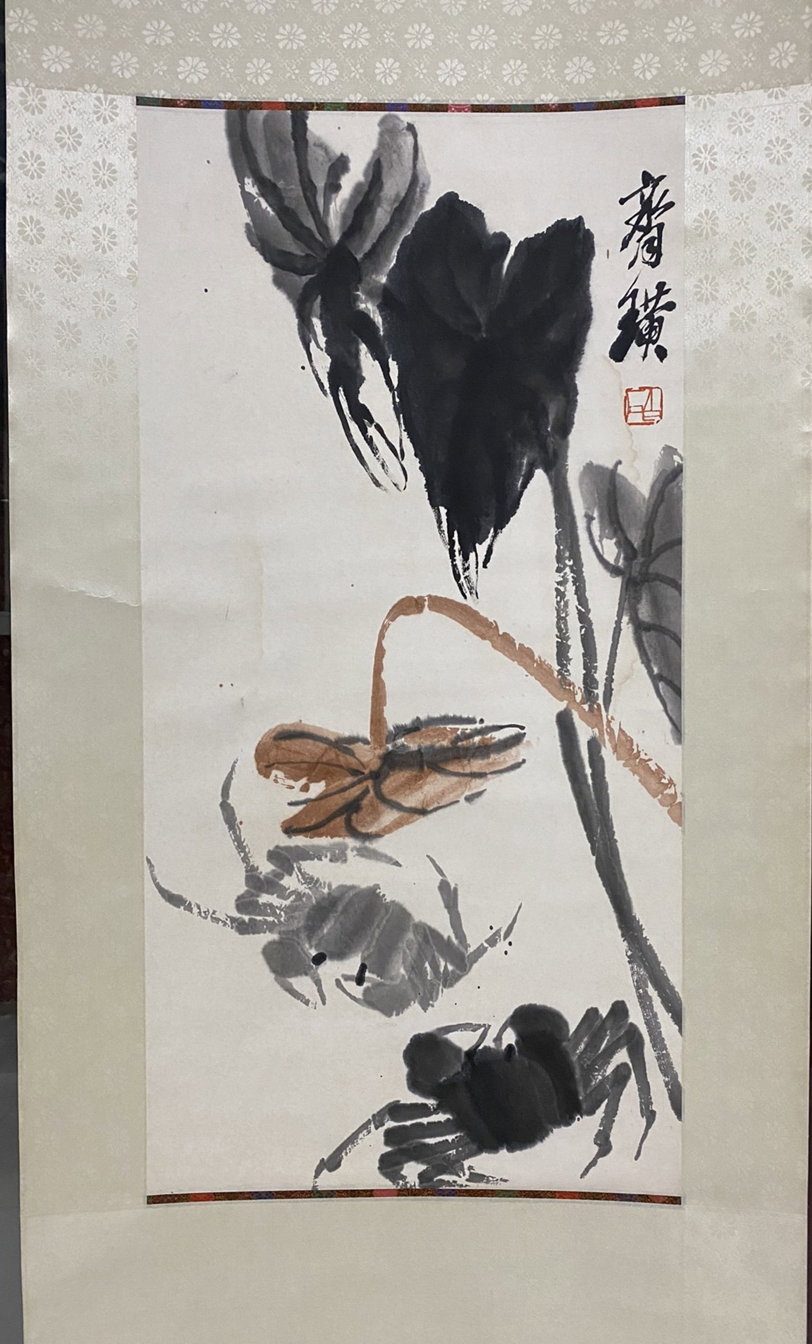 A Chinese Vertical Scroll Ink Painting of Crab on Paper: A Chinese Vertical Scroll Ink Painting of Crab on Paper,Qi Baishi 一幅中国水墨螃蟹画立轴,齐白石
