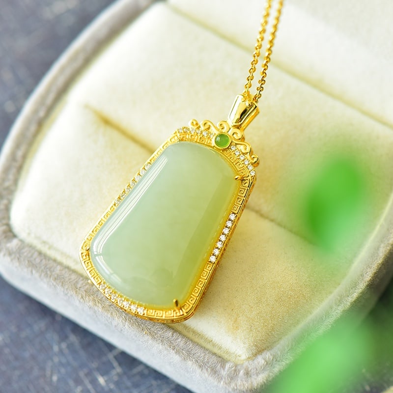 An Exquisite Sterling Silver-Gold Plated Inlaid Greenish Jade Necklace,Inlaid Diamond: An Exquisite Sterling Silver-Gold Plated Inlaid Greenish Jade Necklace,Inlaid Diamond,Size:22mmx40mm 纯银镀金镶青玉项链,嵌钻石