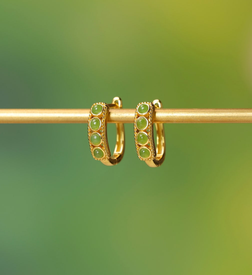 A Pair of Exquisite Sterling Silver-Gold Plated Inlaid Jasper Earrings: A Pair of Exquisite Sterling Silver-Gold Plated Inlaid Jasper Earrings,Size:2mmx2mm 一对纯银镀金镶碧玉耳环